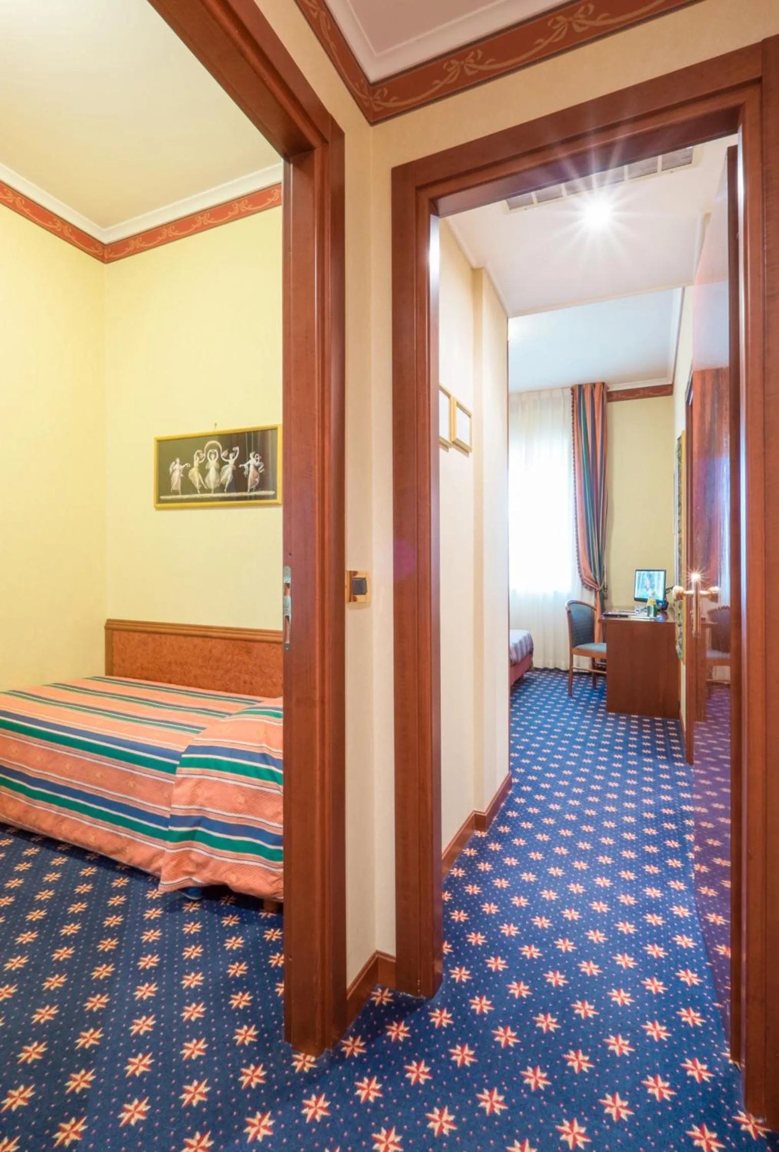 Photo of the whole room, Bed in Hotel Royal