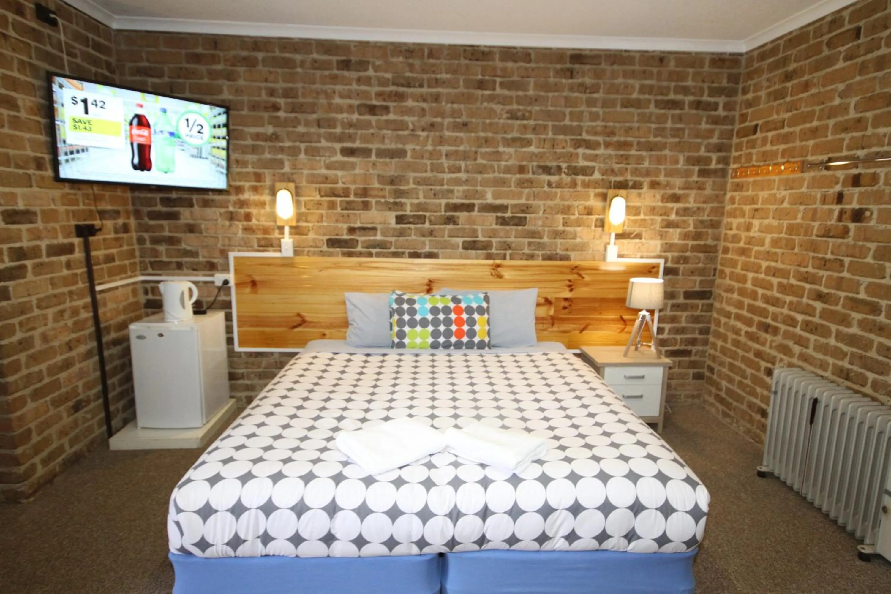 TV and multimedia, Bed in Acacia Snowy Motel