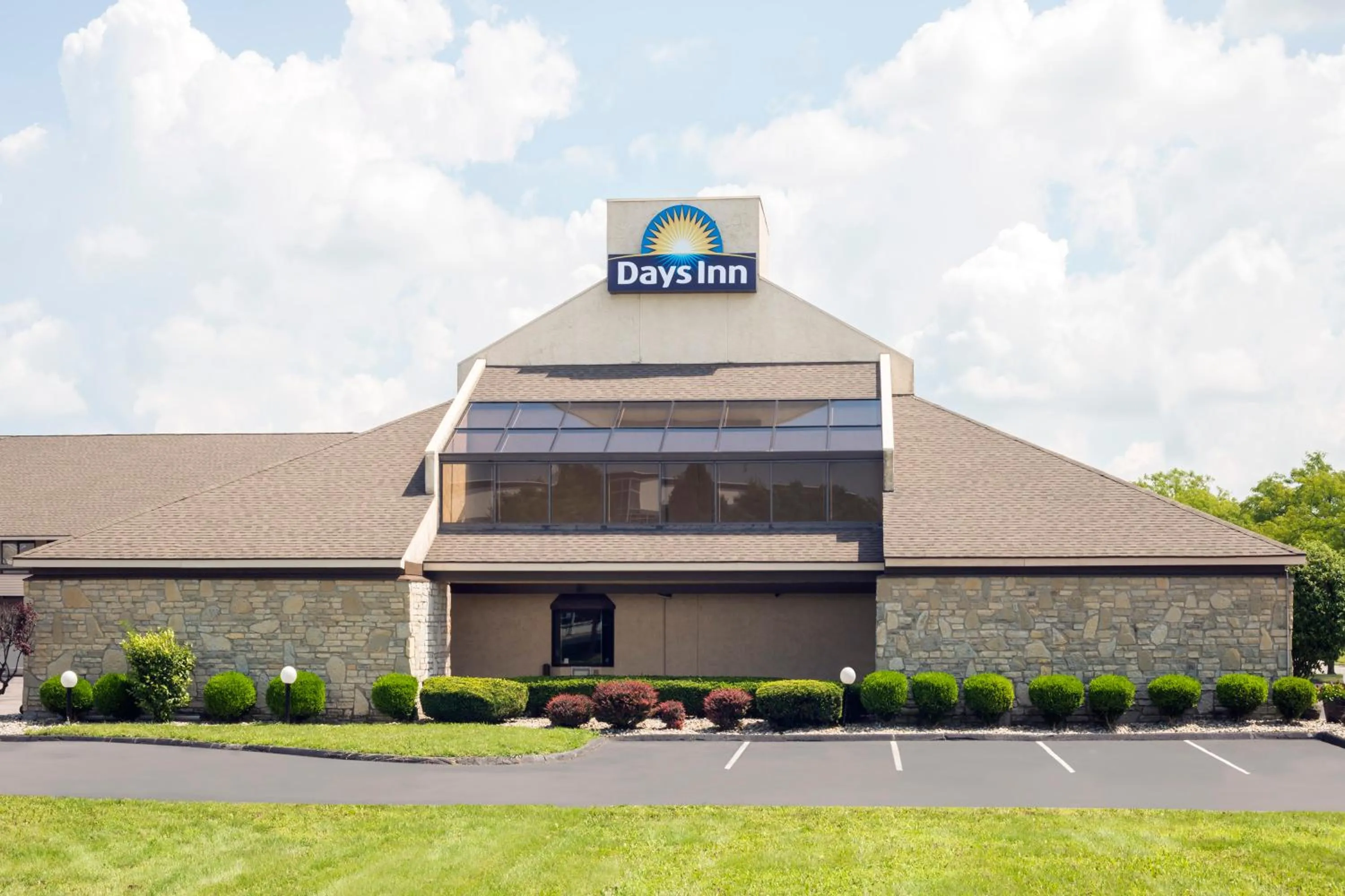 Property building in Days Inn by Wyndham Maumee/Toledo