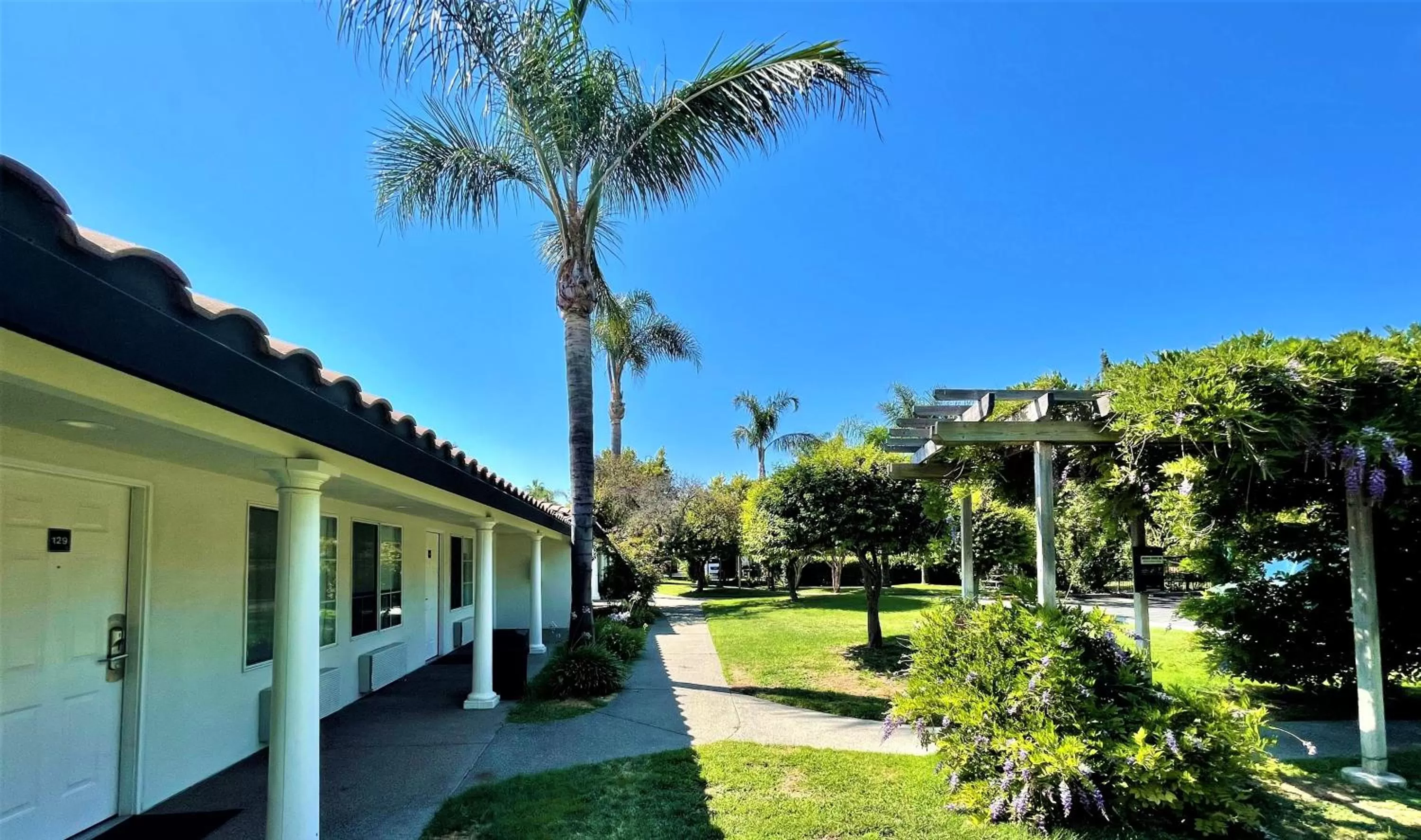Property building in University Park Inn & Suites, an Ascend Collection Hotel