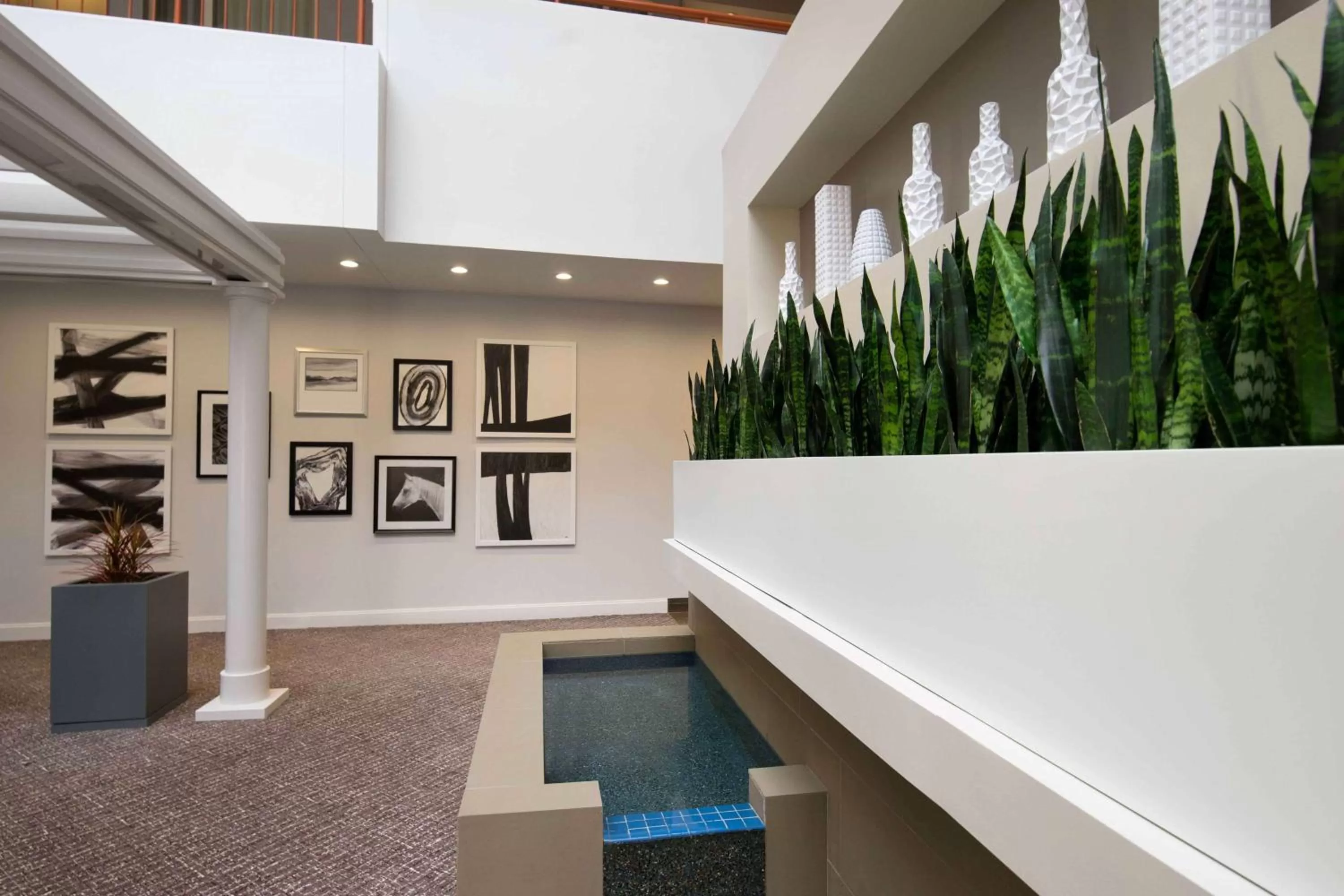 Lobby or reception in Embassy Suites by Hilton Baltimore at BWI Airport