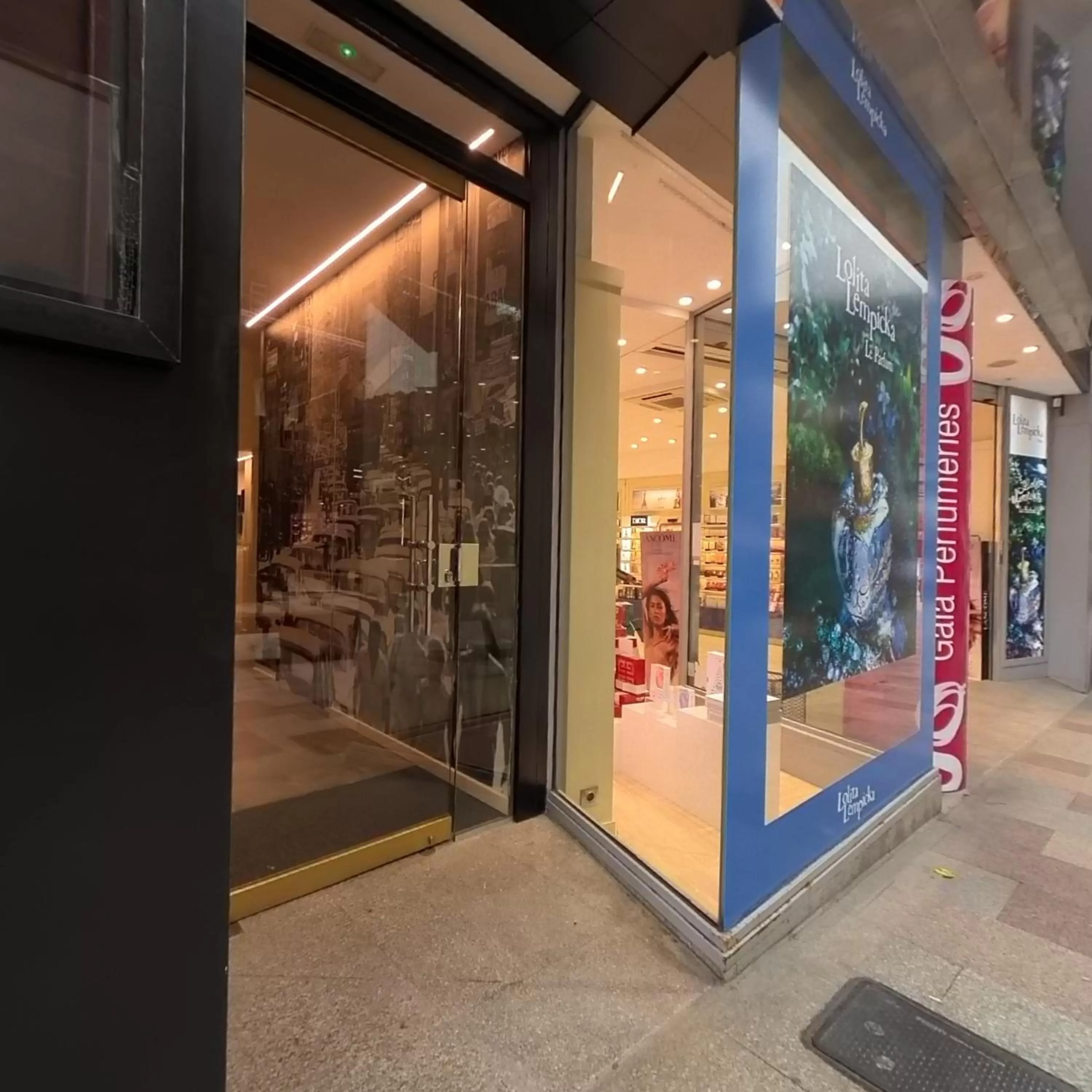 Facade/entrance in Hotel Marfany