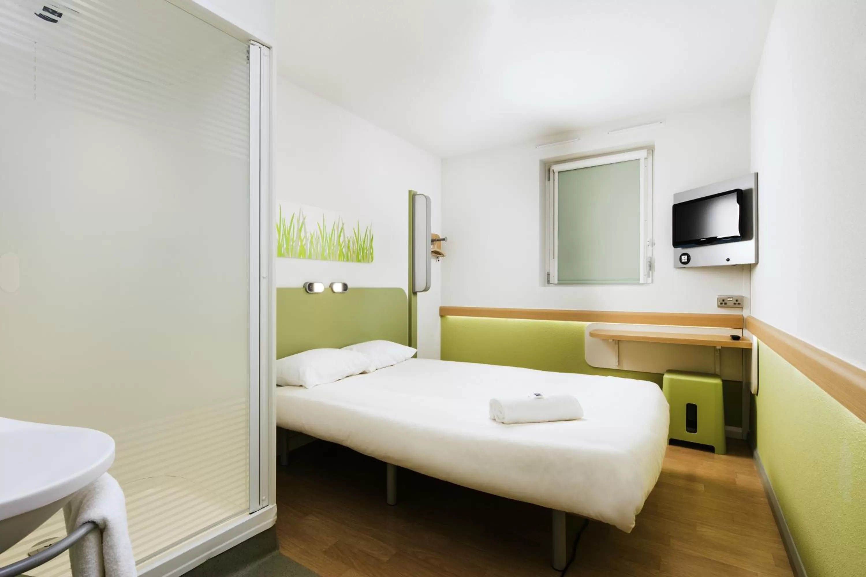 Photo of the whole room, Bed in ibis budget Hotel Edinburgh Park