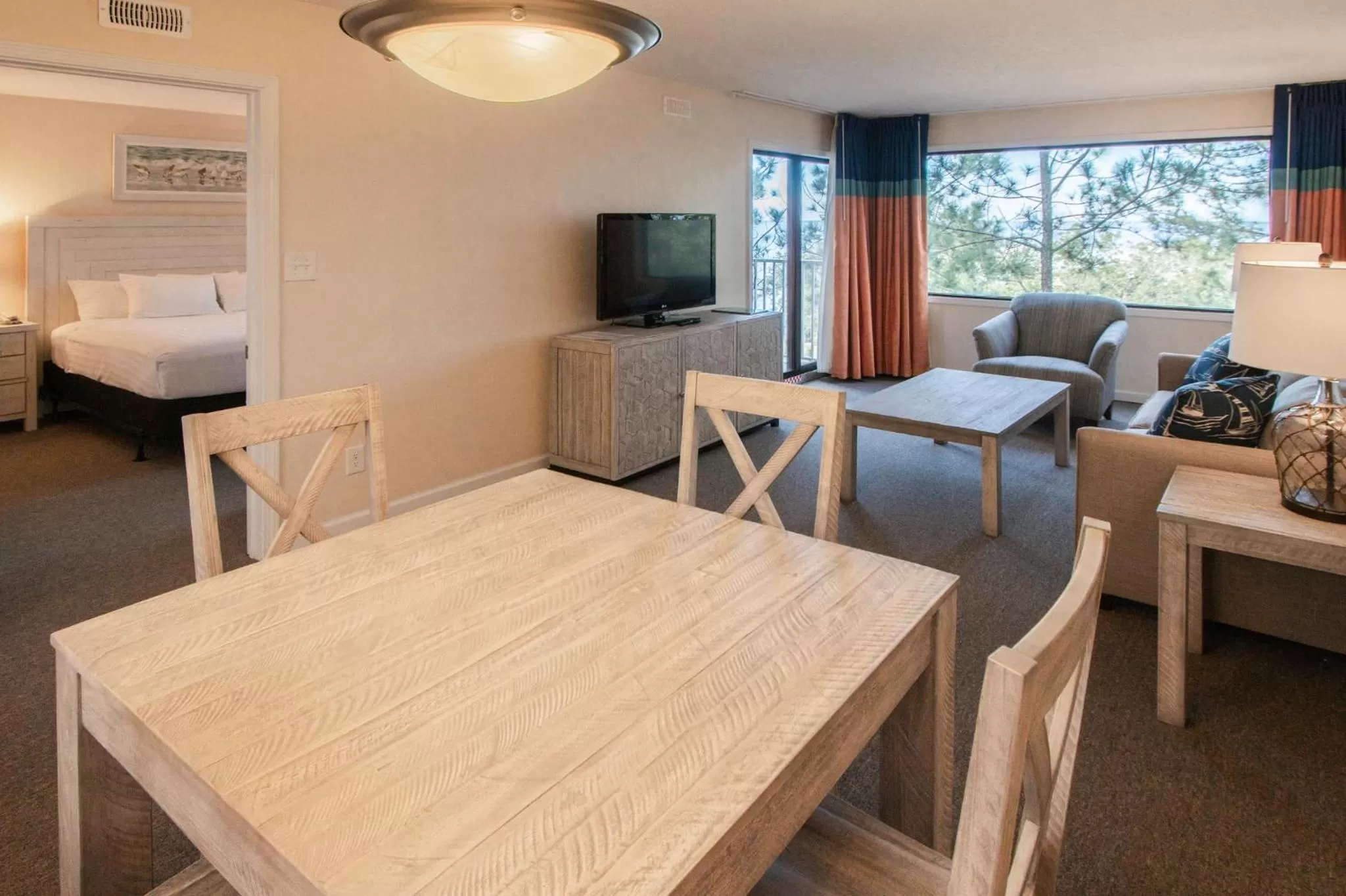 Dining area, Bed in Bay Club of Sandestin
