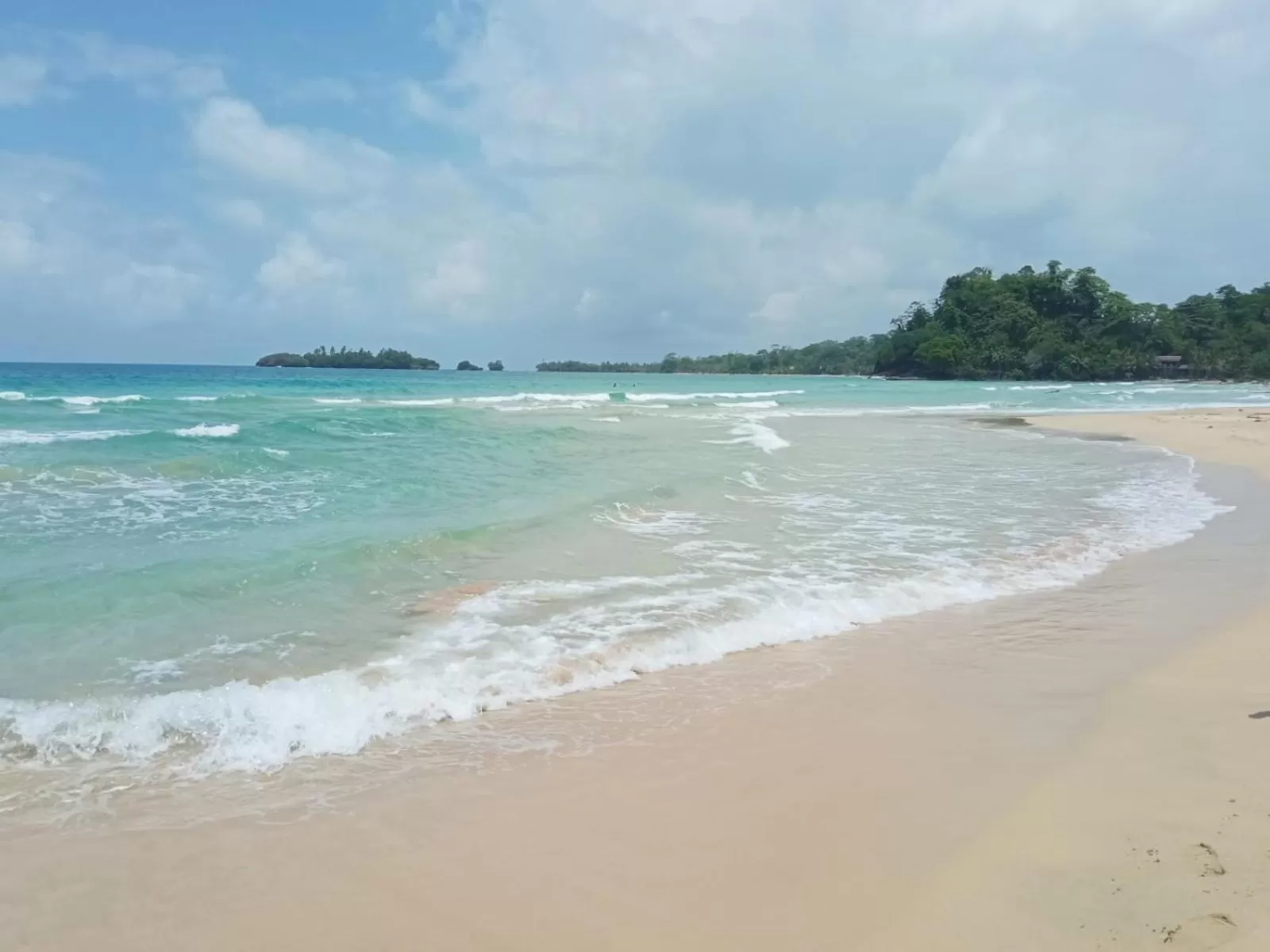Beach in La Luciernaga Big Creek