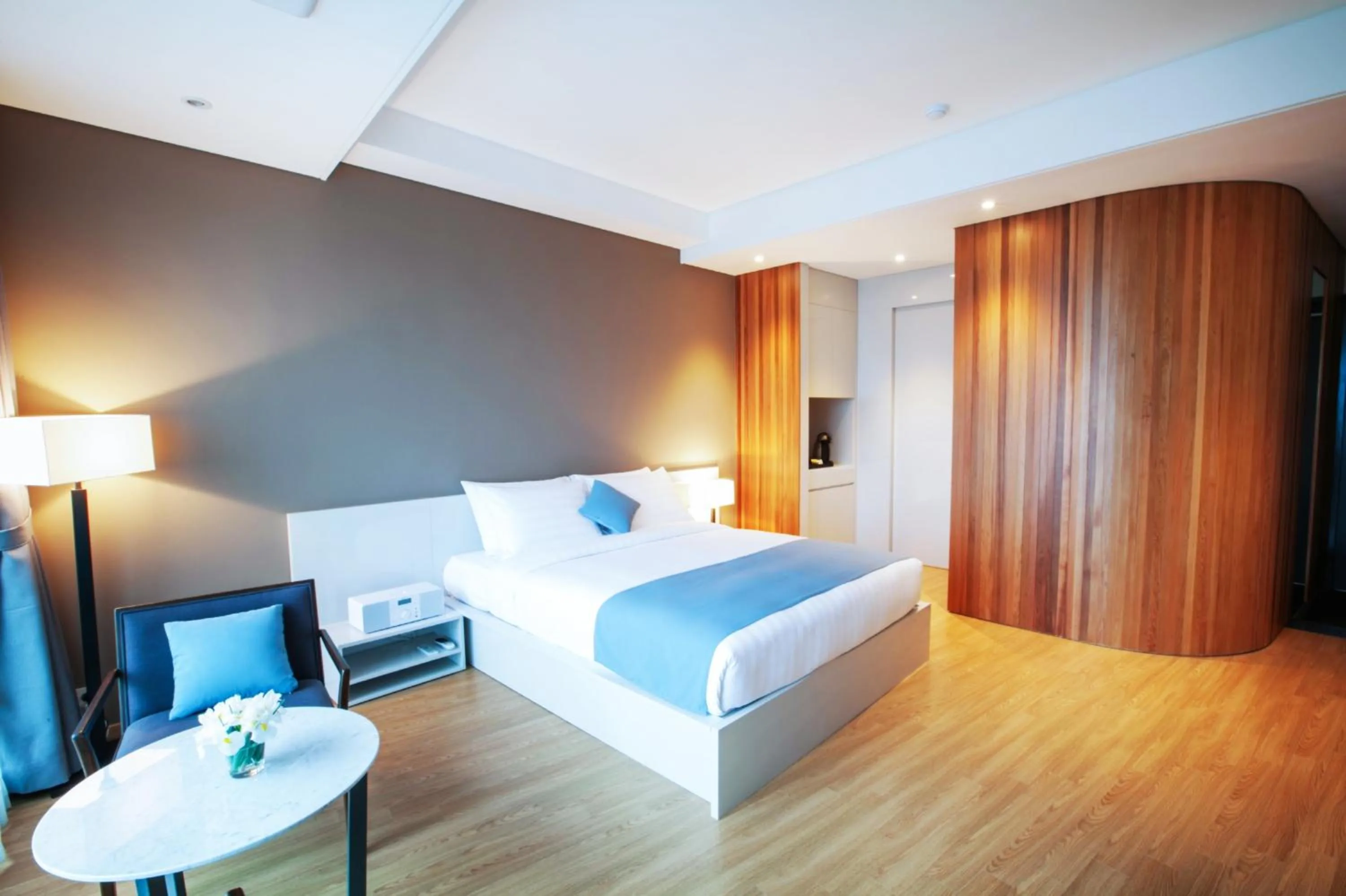 Photo of the whole room, Bed in The Grand Sumorum