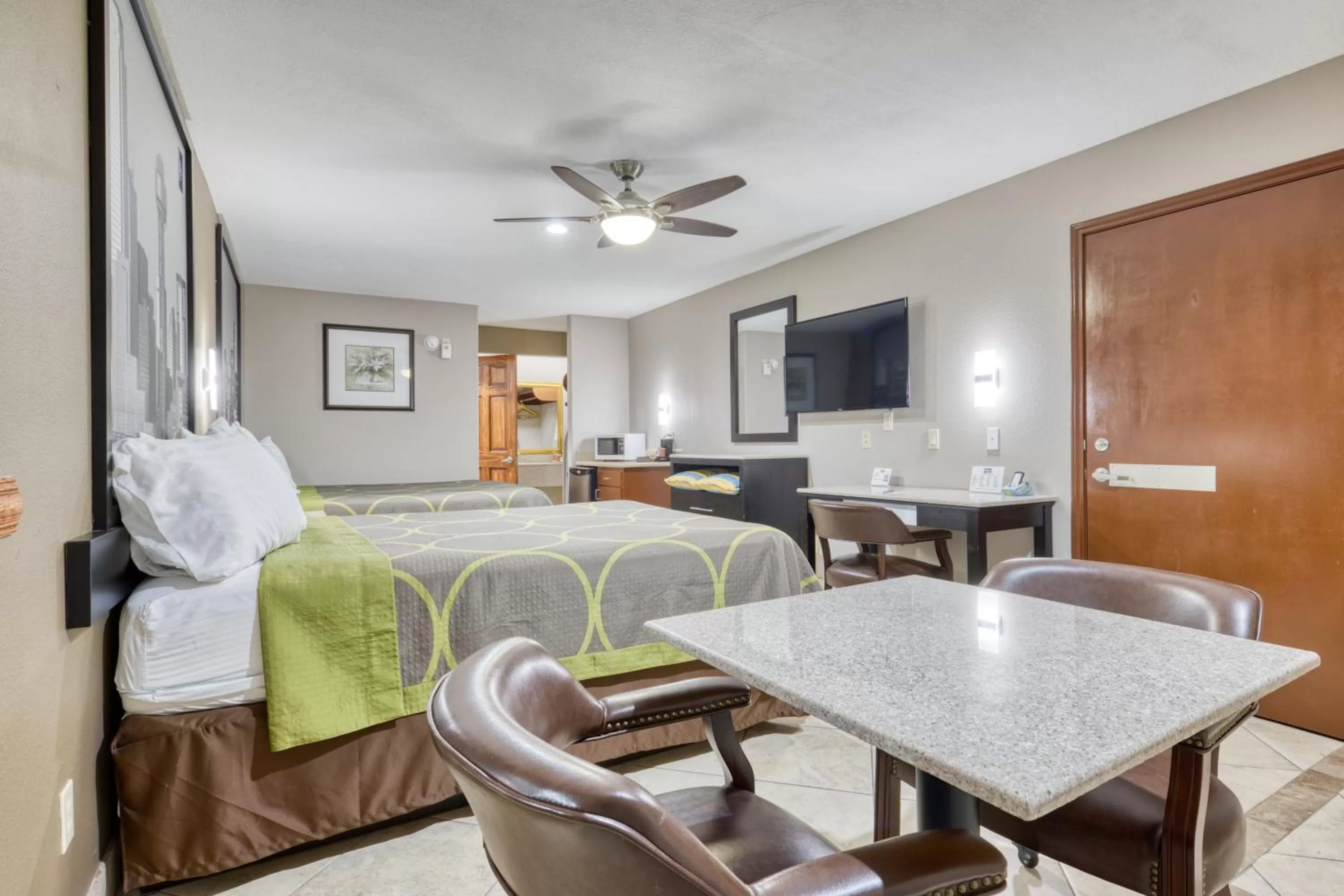 Photo of the whole room, Bed in Texas Inn Donna