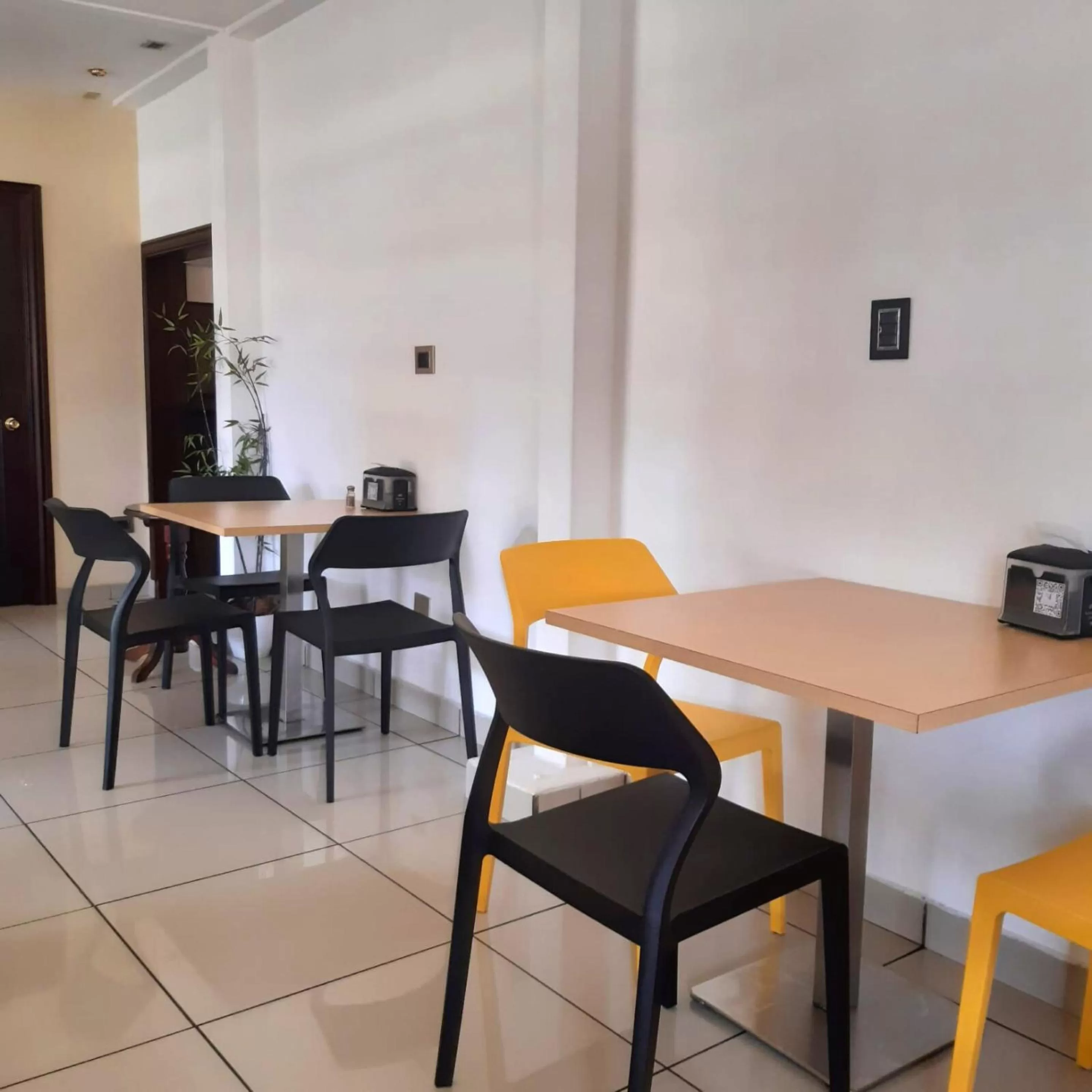 Restaurant/places to eat in Hotel Villa Florencia Zona Rosa