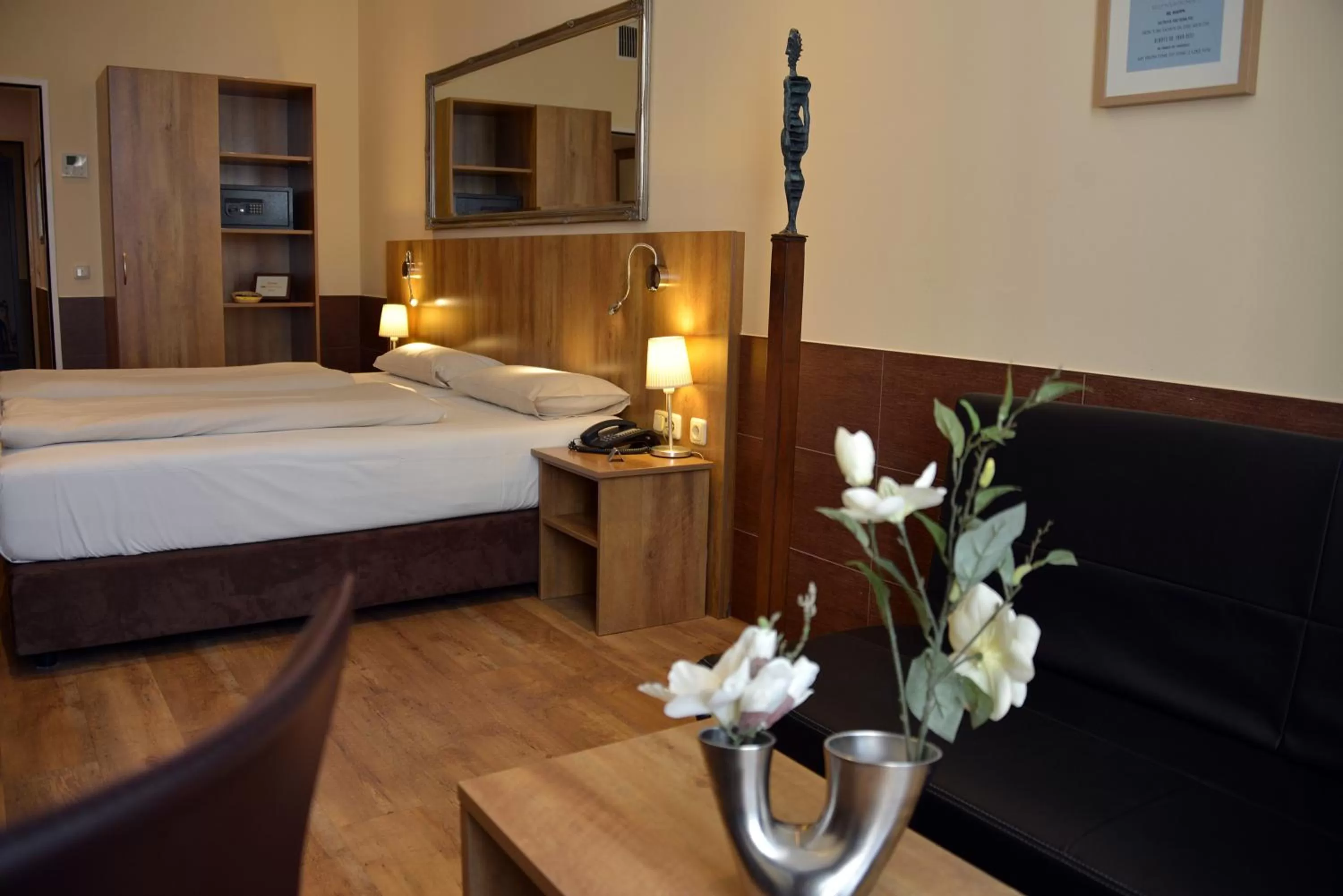 Photo of the whole room, Bed in Arthotel Munich