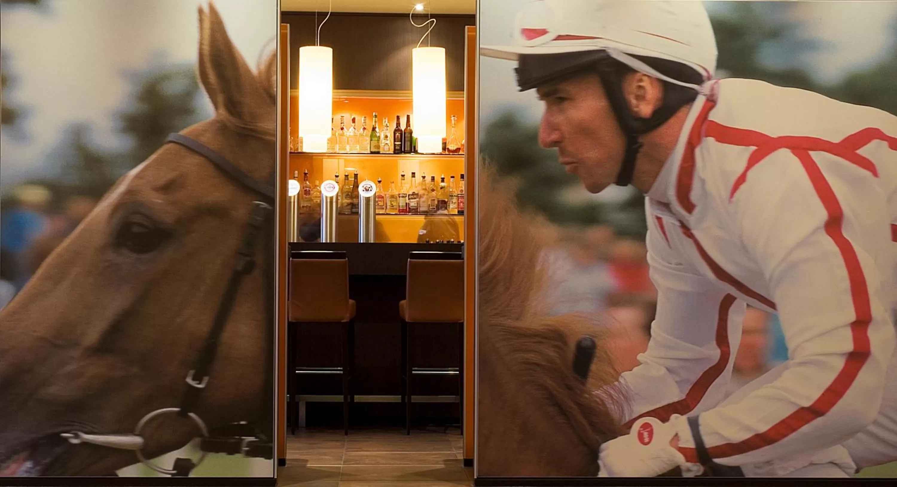 Lounge or bar in ATLANTIC Hotel Galopprennbahn