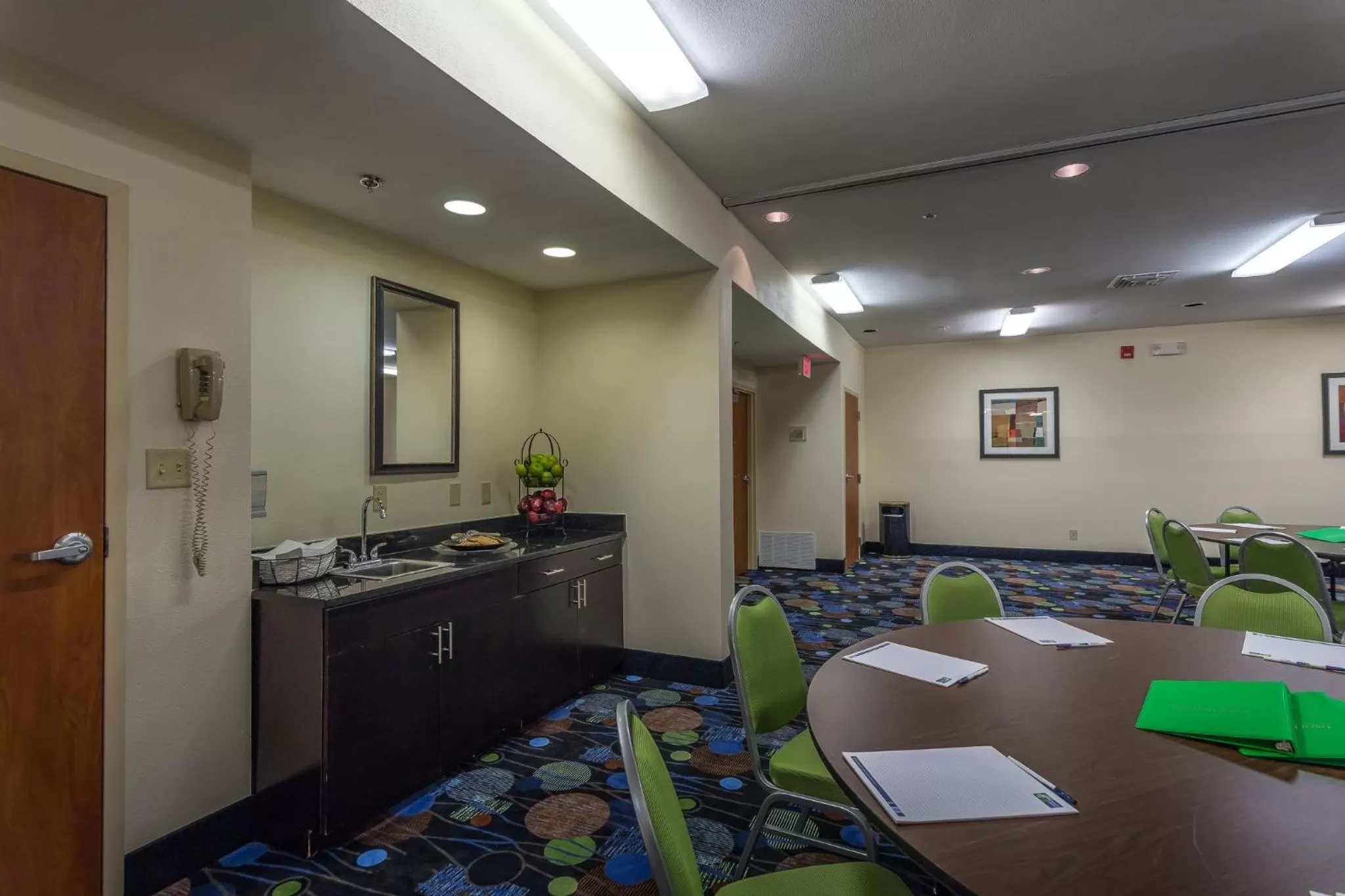 Meeting/conference room in Holiday Inn Express Hotel & Suites Edmond by IHG
