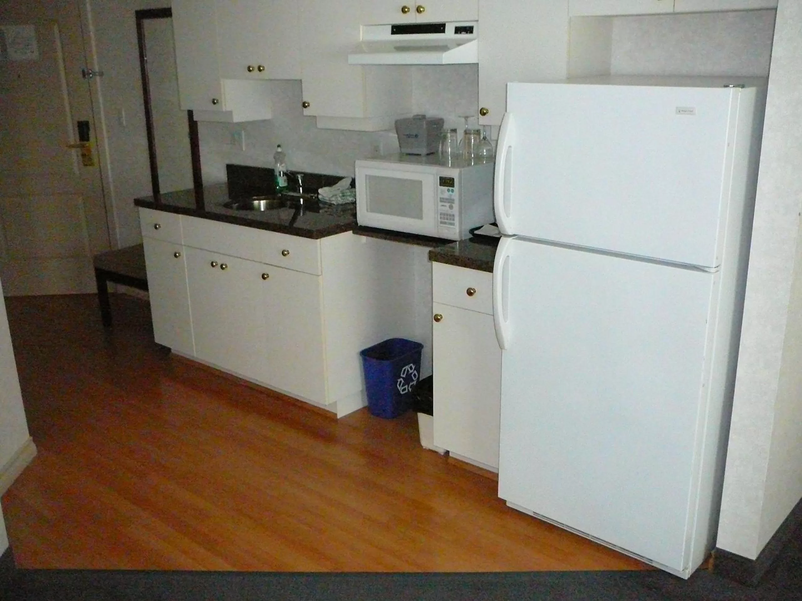 Kitchen or kitchenette in Coast Abbotsford Hotel & Suites