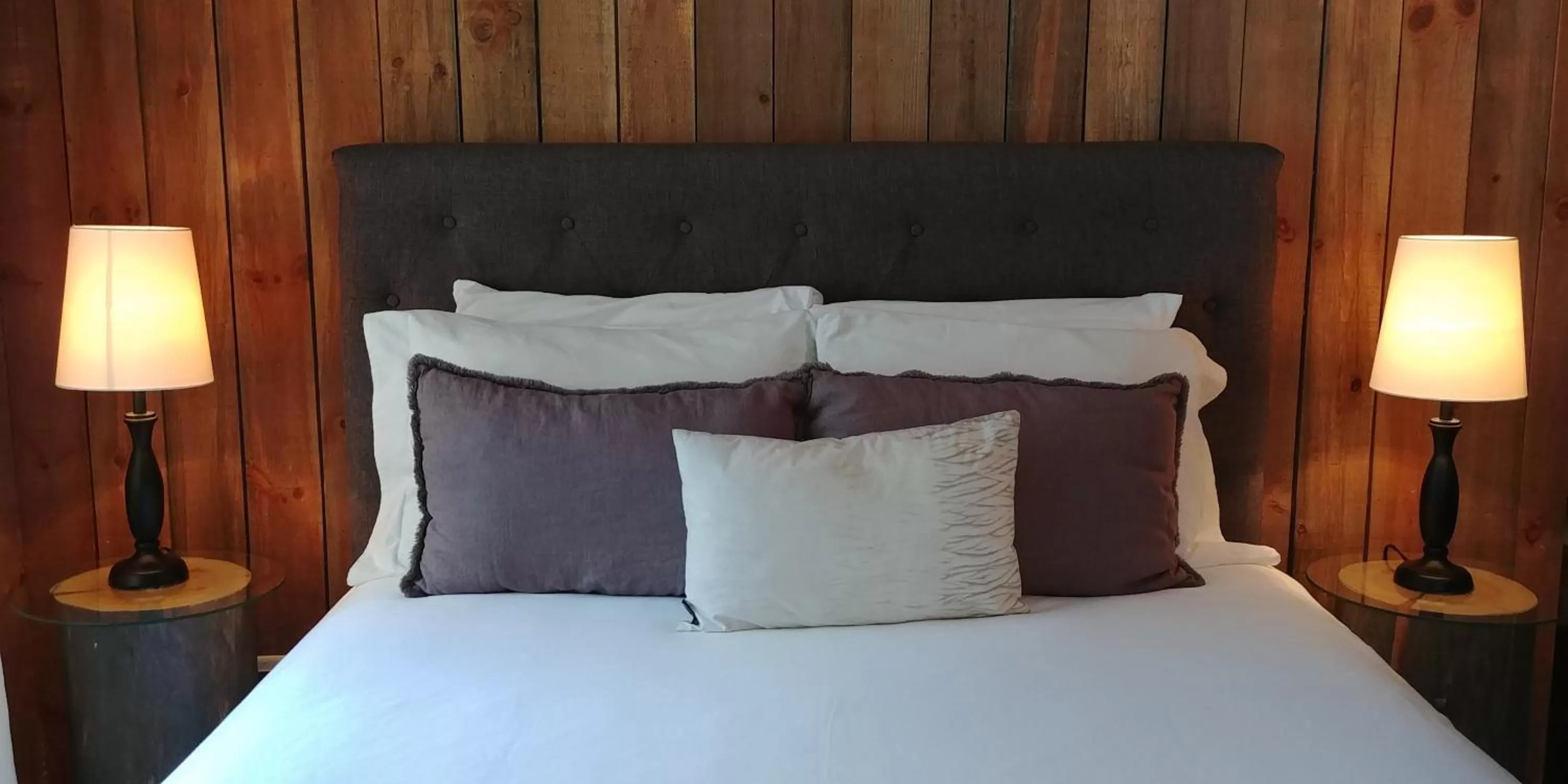 Decorative detail, Bed in Auberge le Cosy Tremblant