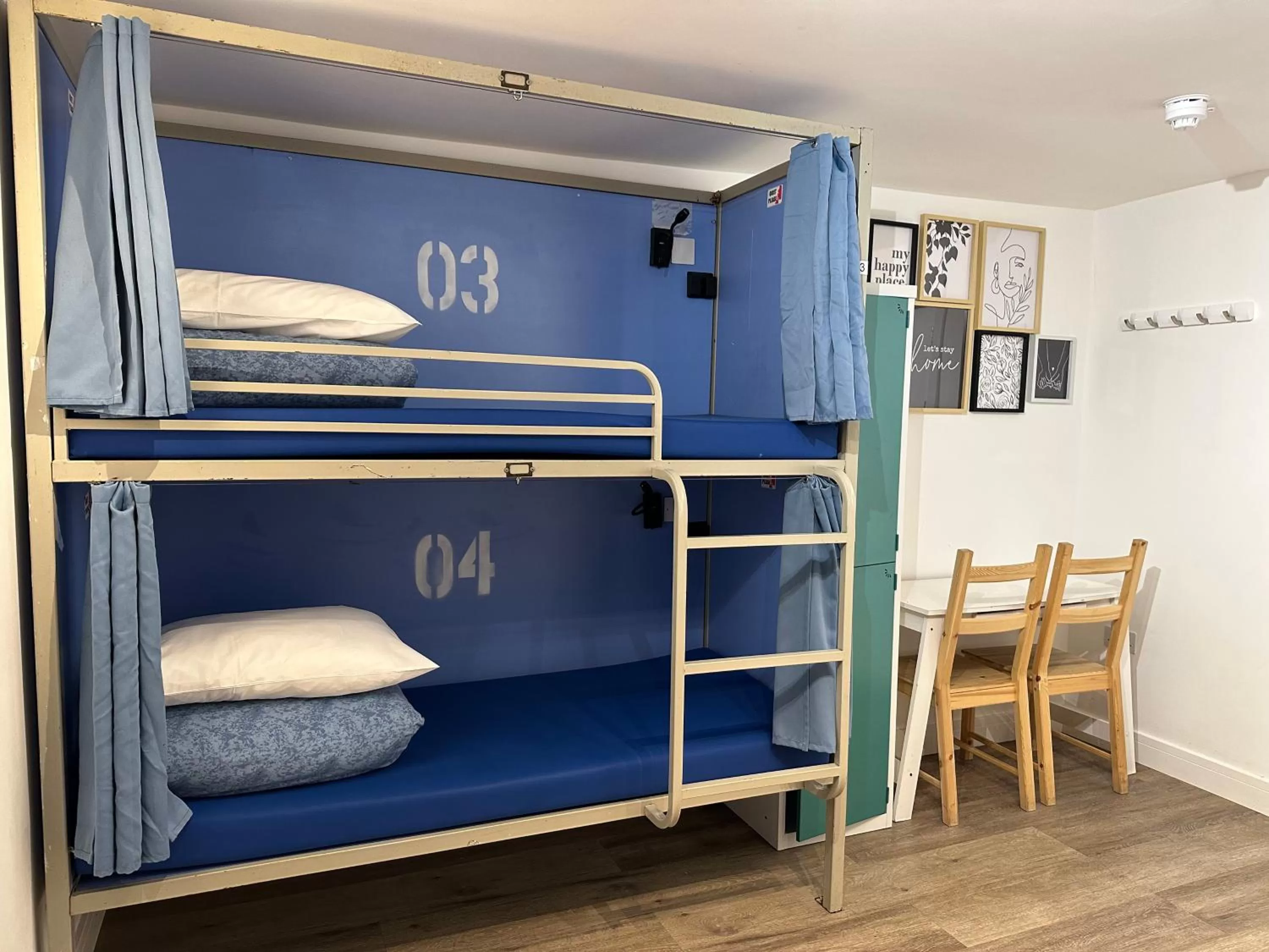 bunk bed, Bed in Smart Camden Inn