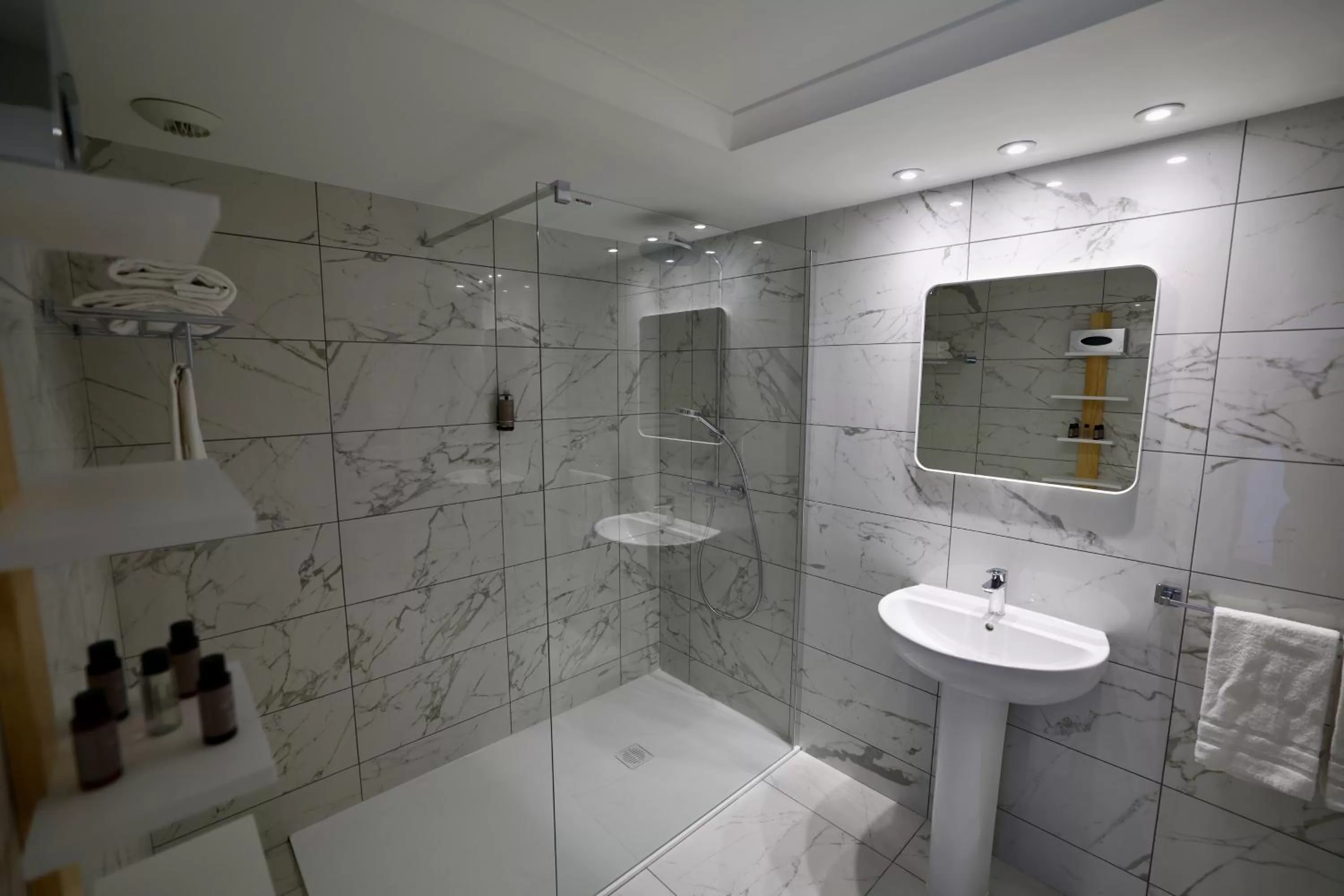 Shower in Résidence Carlton - Rénovée avec Piscine