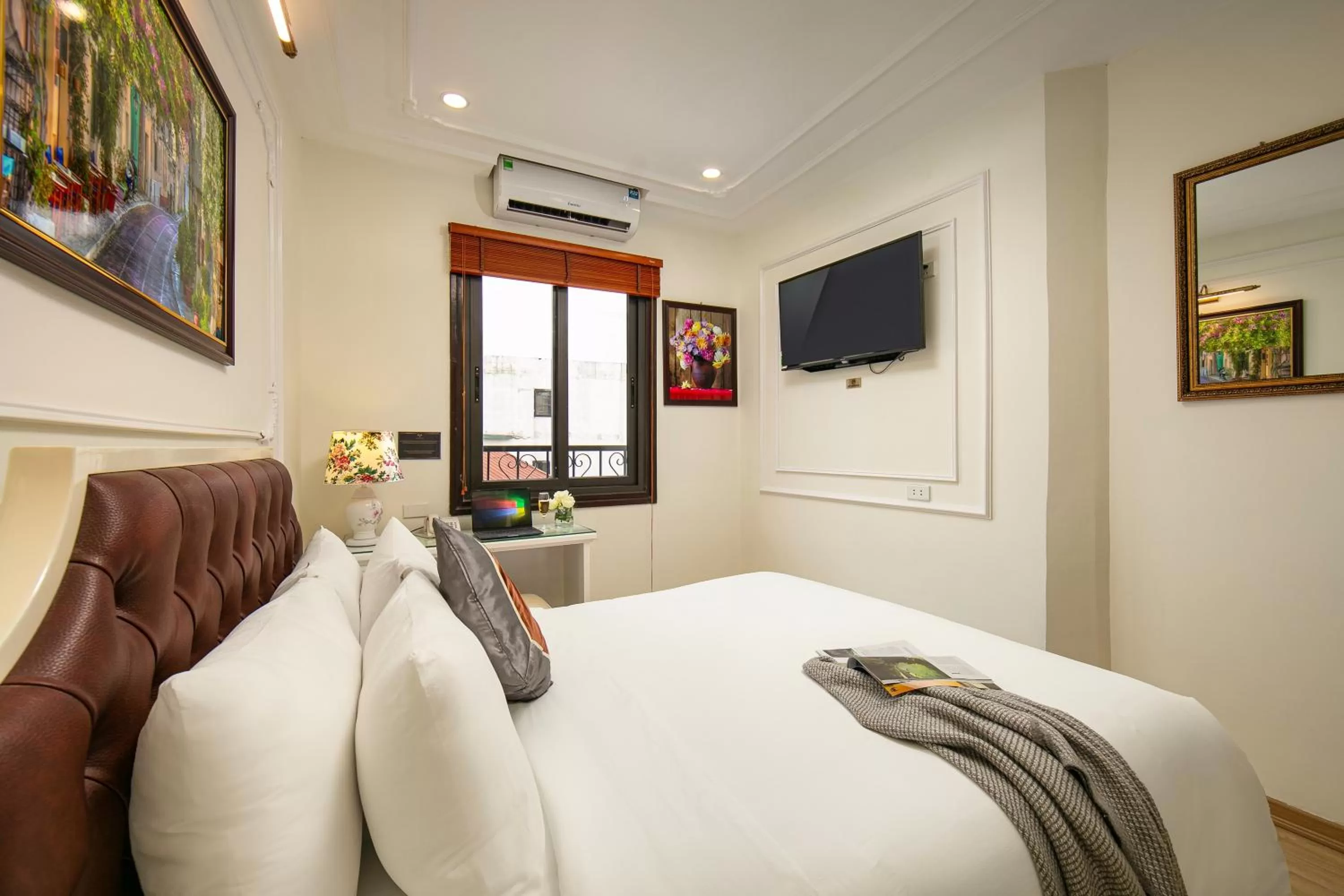 Bed in Tunger Grand Hotel