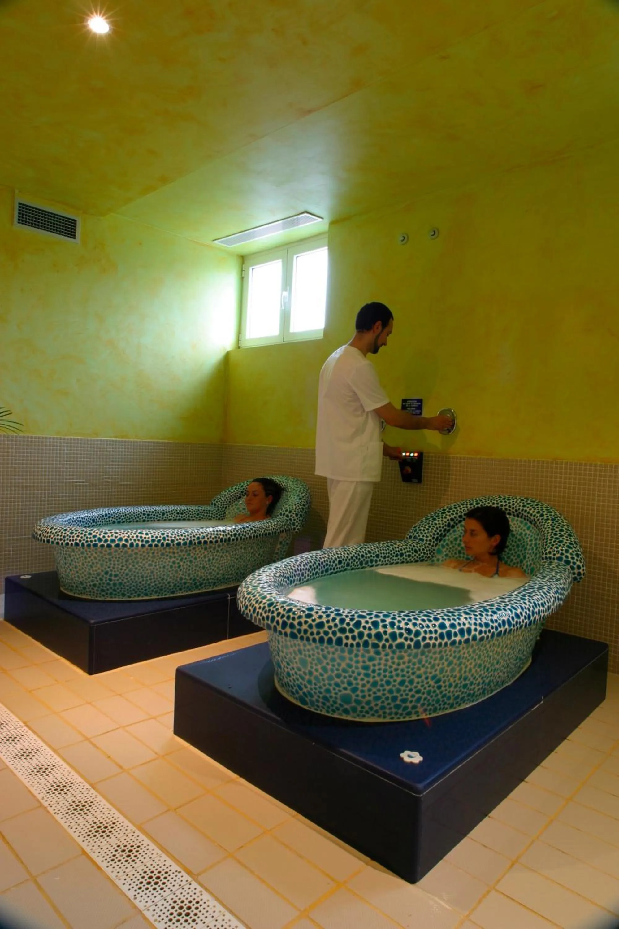 Hot Spring Bath in Silken Spa La Hacienda De Don Juan