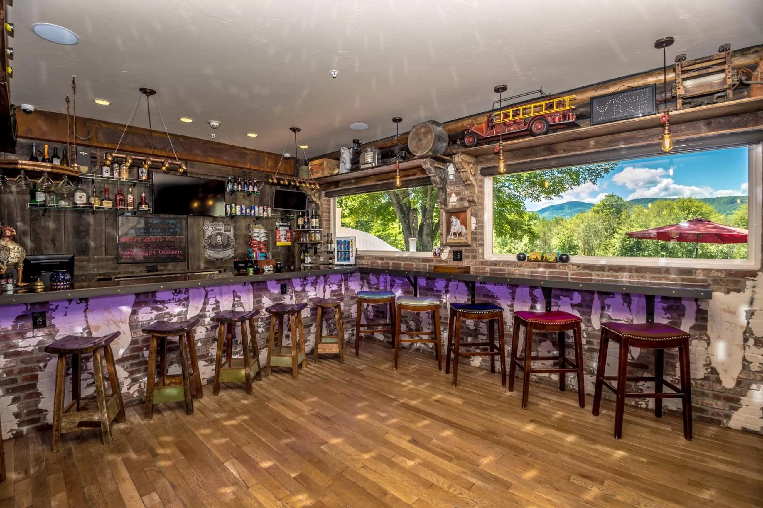 Restaurant/places to eat in Adventure Suites