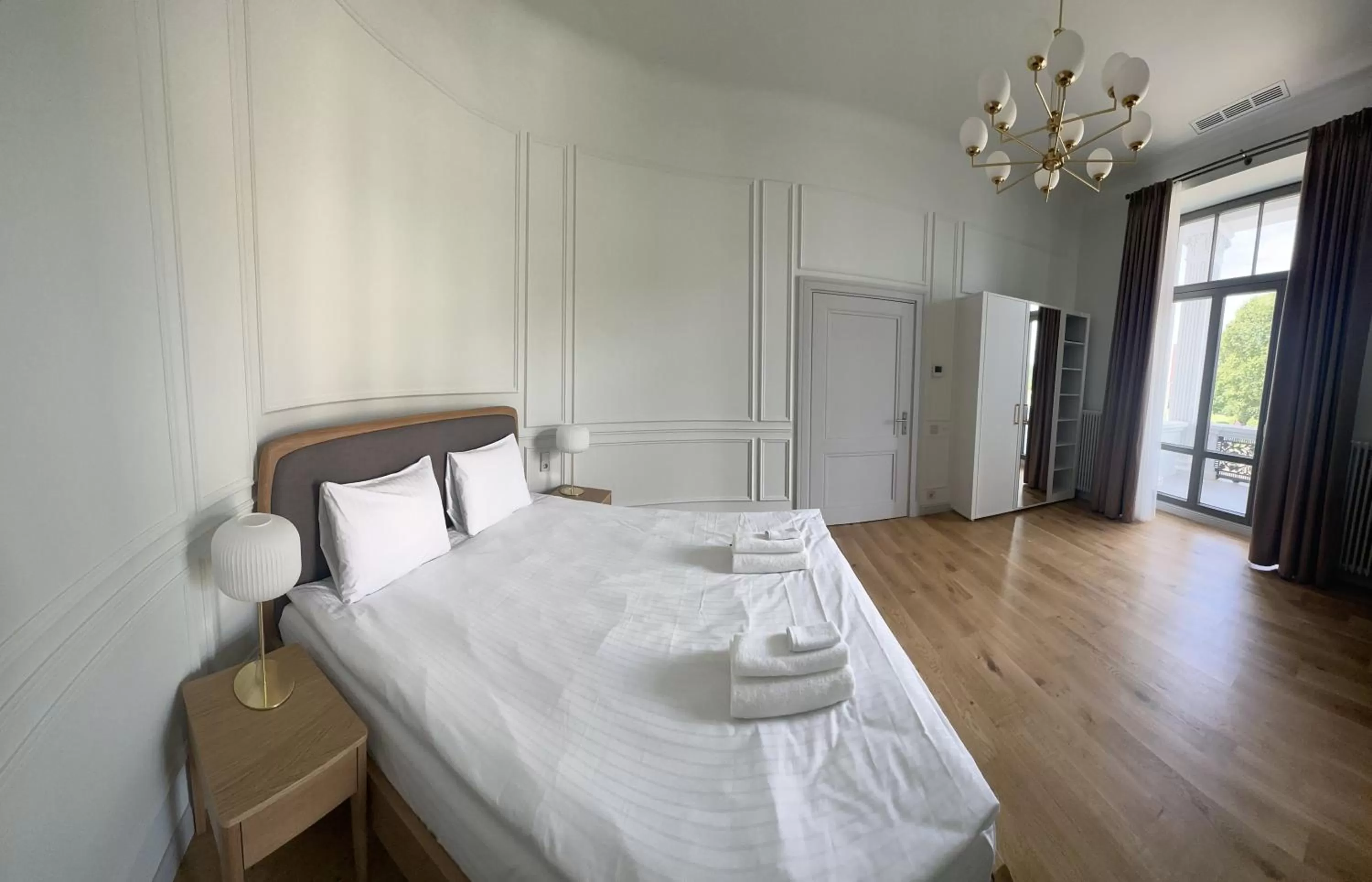 Bed in Roze Center Apartments