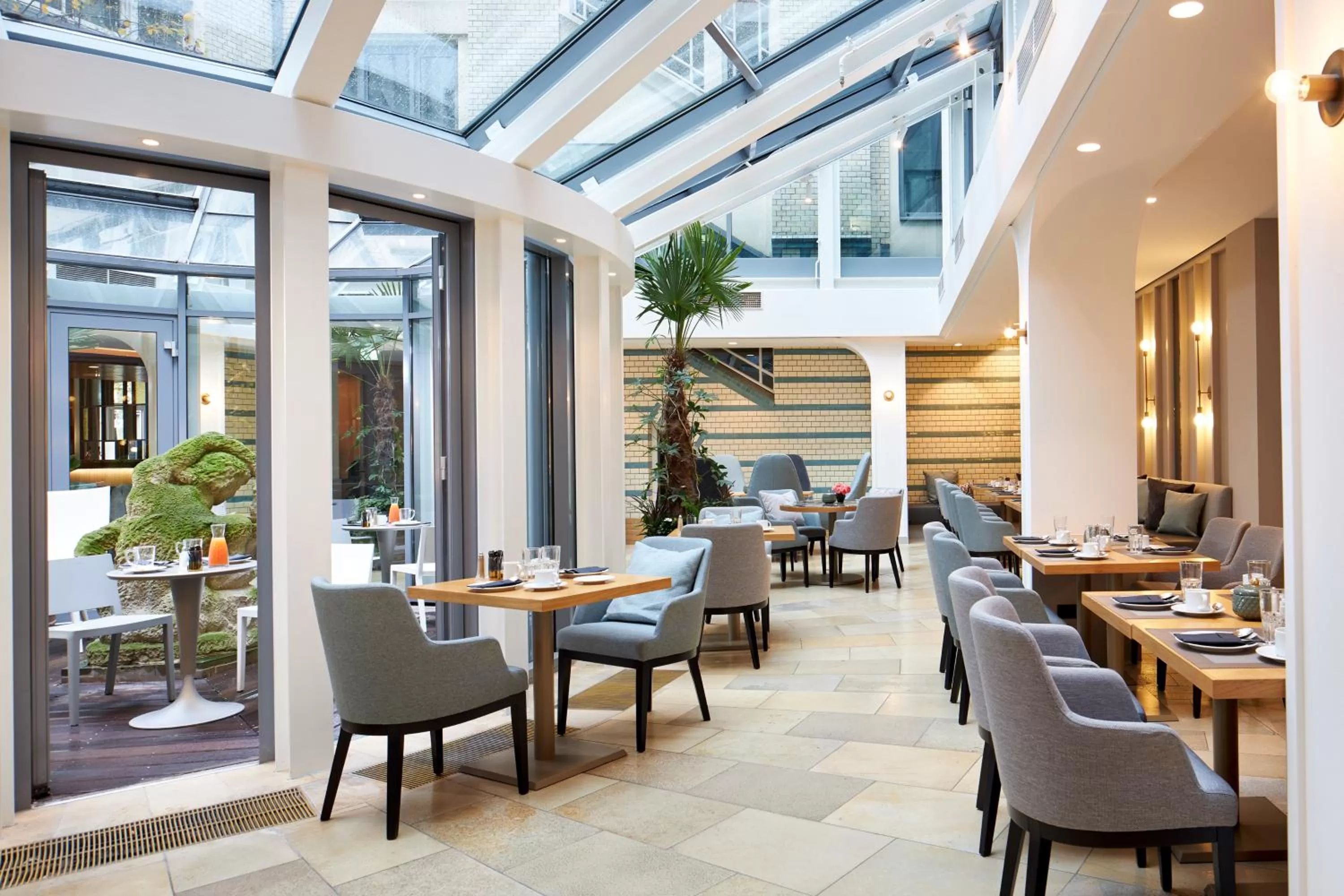 Restaurant/places to eat in Classik Hotel Alexander Plaza