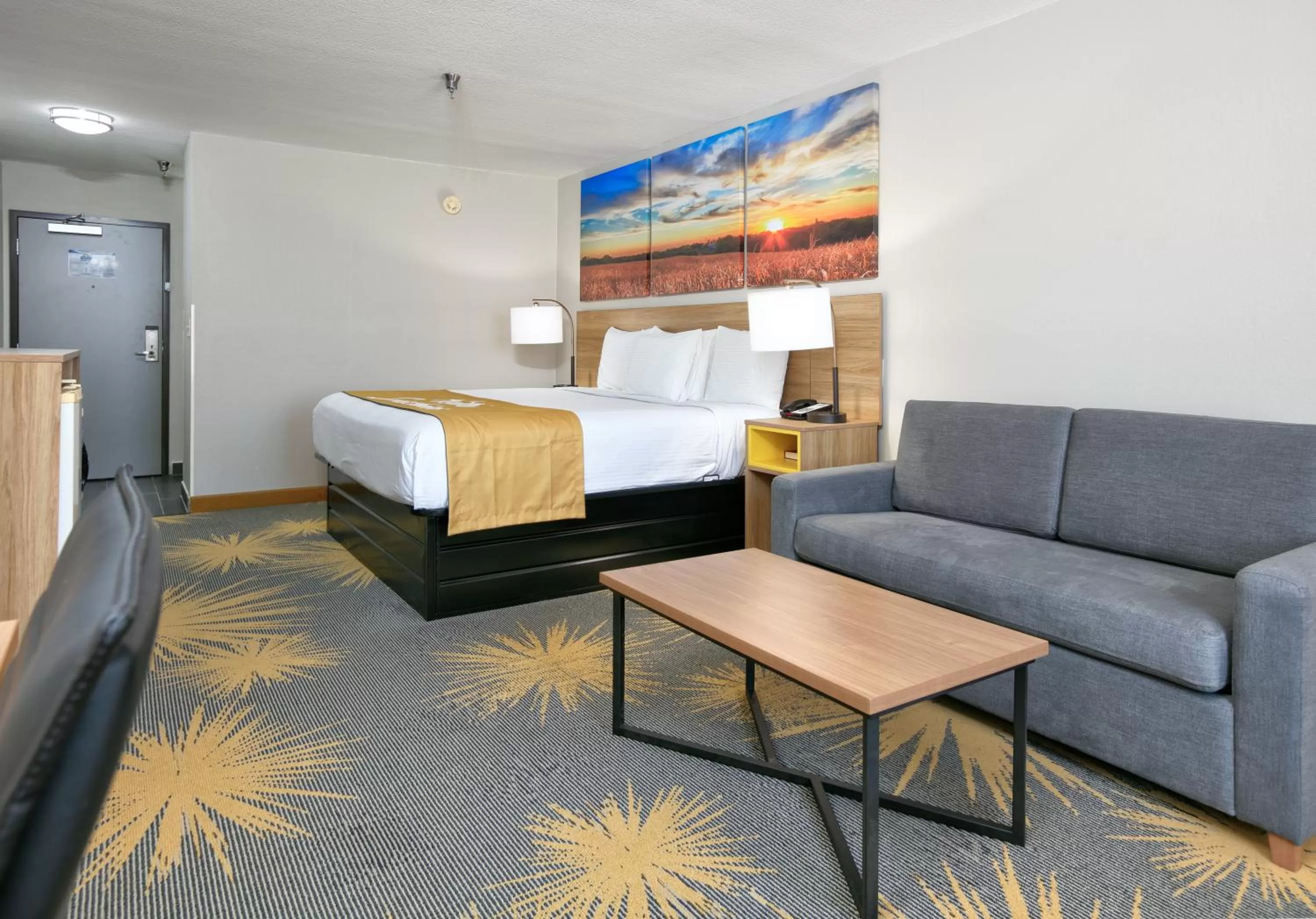 Seating area, Bed in Days Inn by Wyndham Tunica Resorts