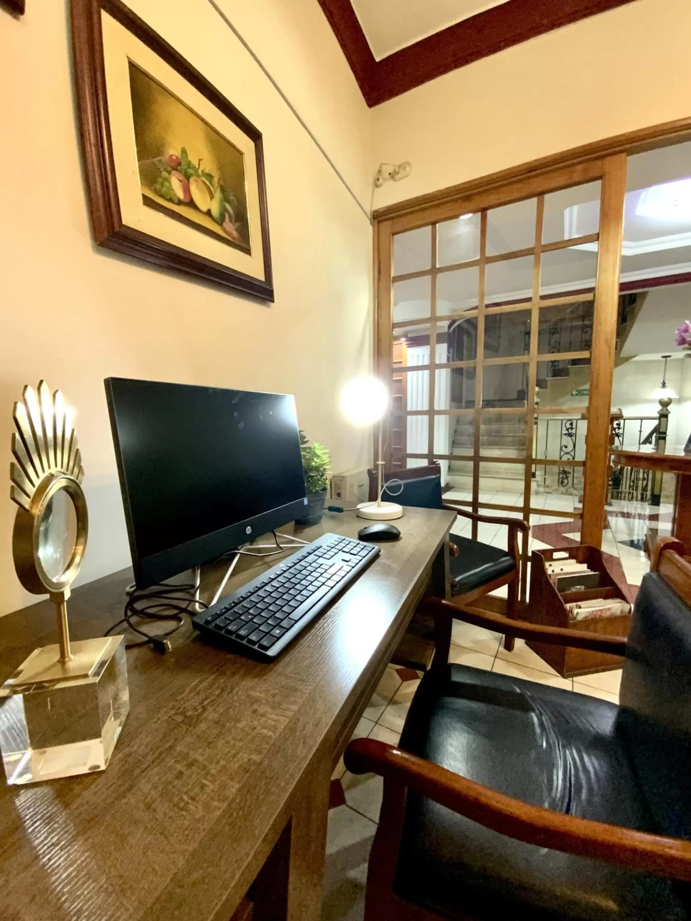 Business facilities in House Center