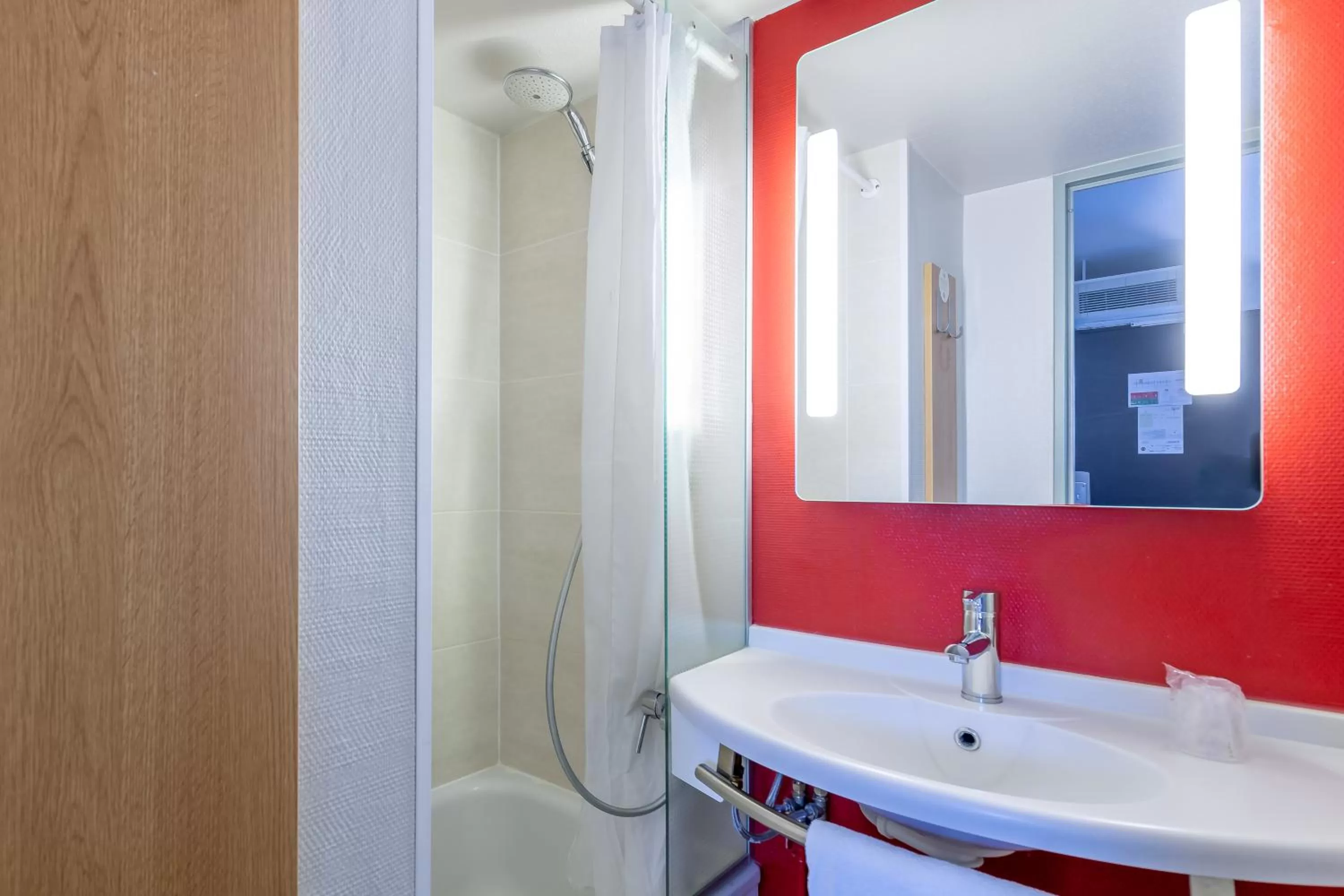 Bathroom in B&B HOTEL Périgueux Boulazac