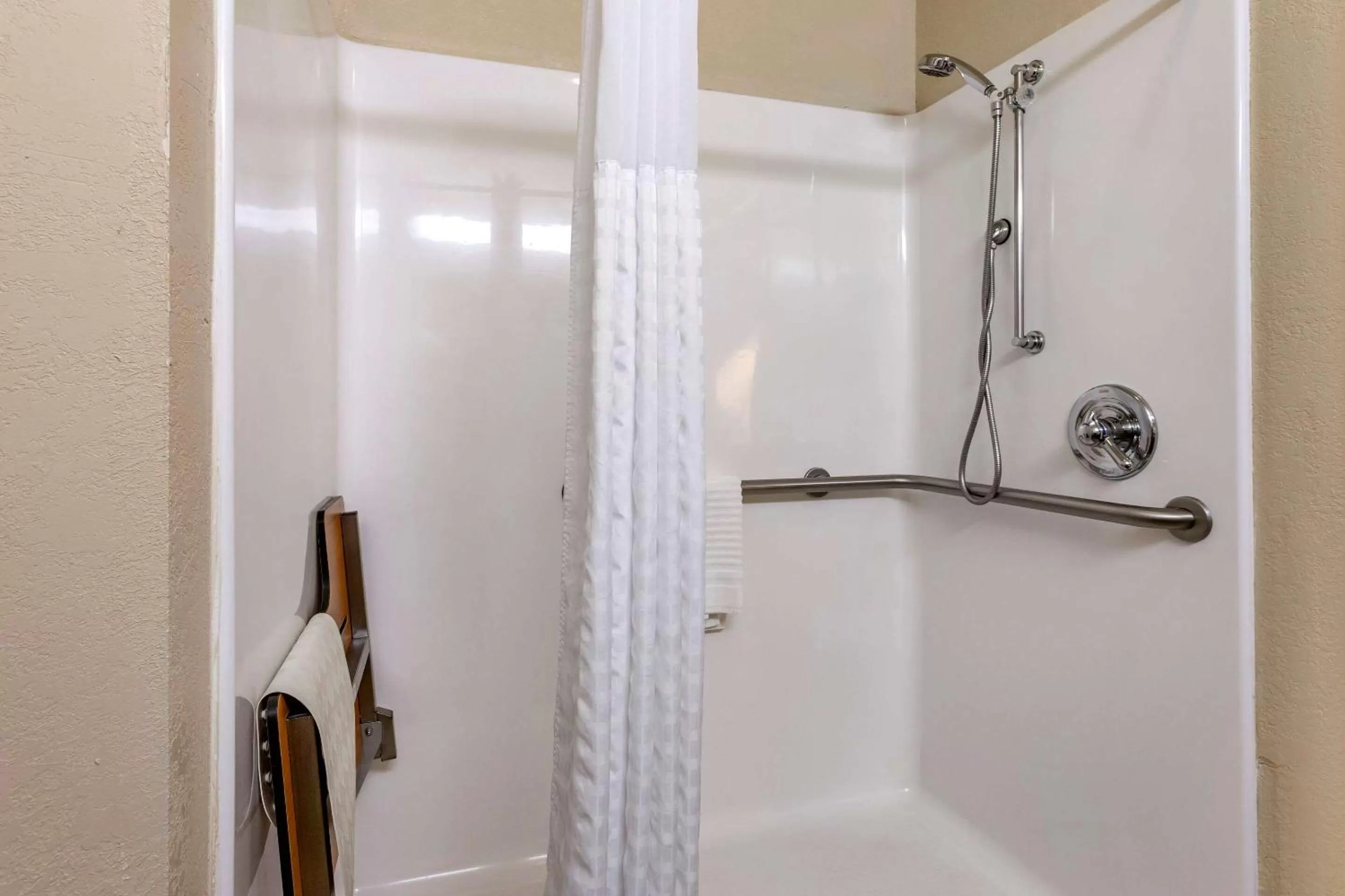 Photo of the whole room in Comfort Suites Jonesboro University Area