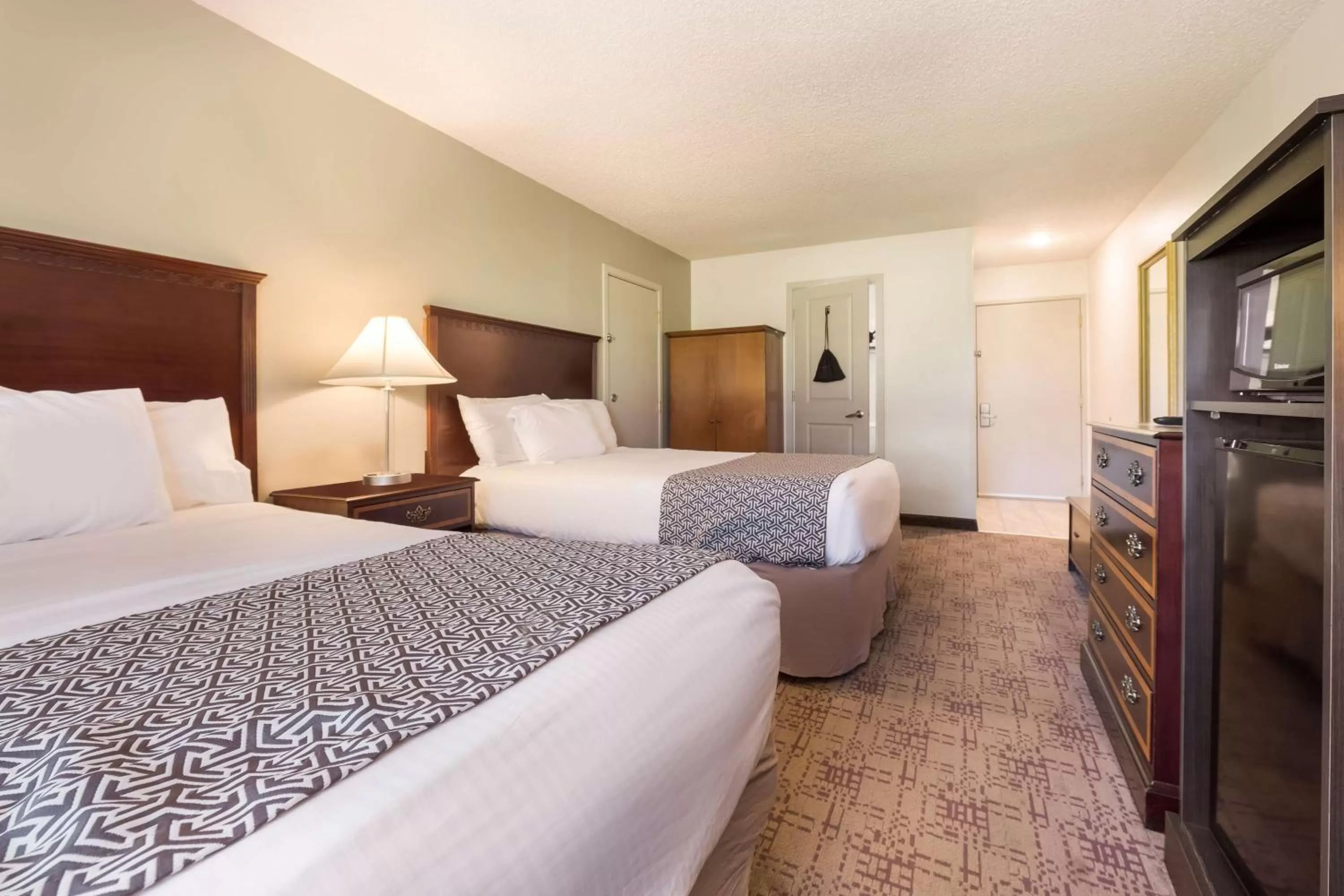 Bedroom, Bed in SureStay Hotel by Best Western Thomson