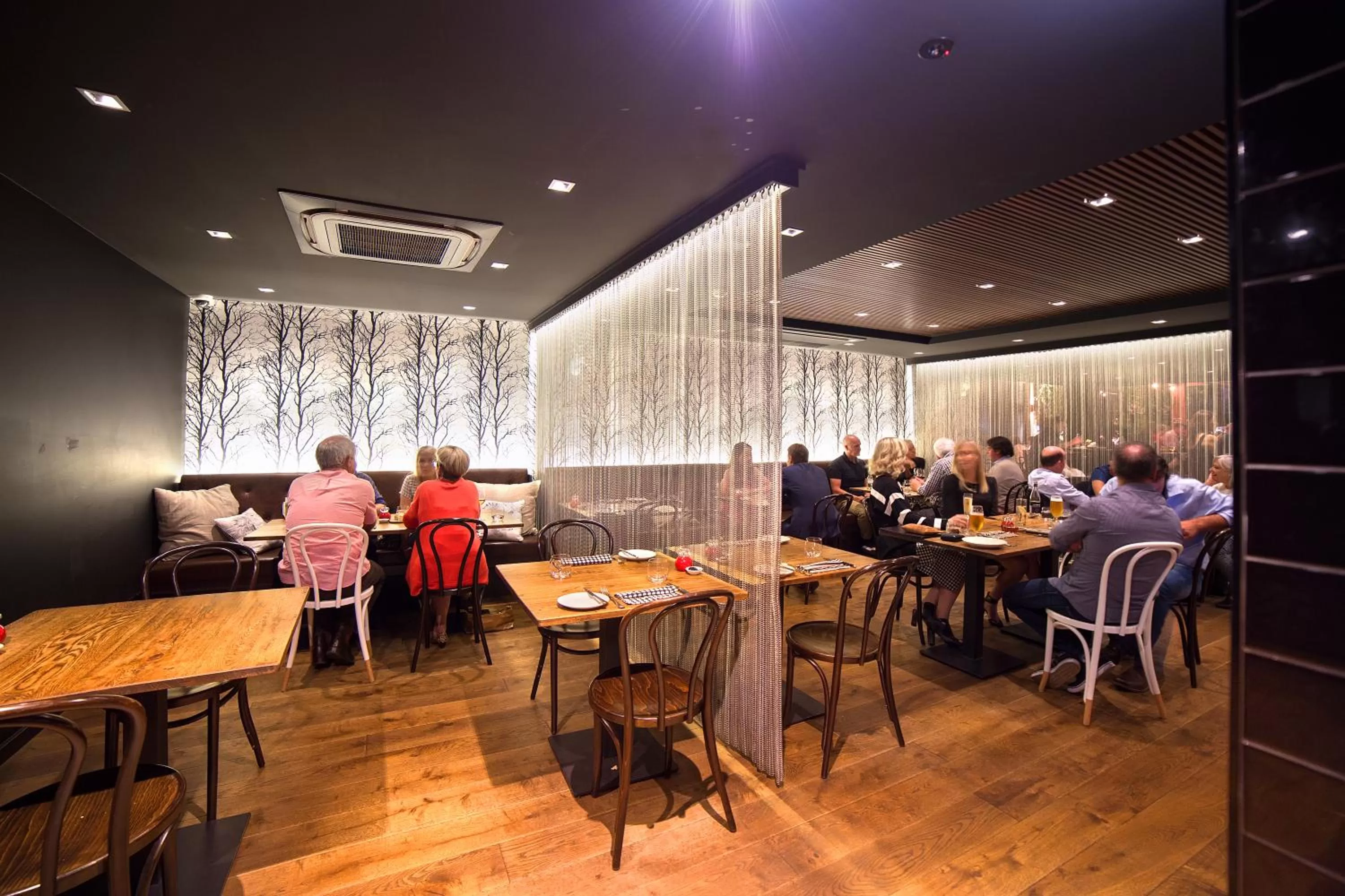 Restaurant/places to eat in Townhouse Hotel