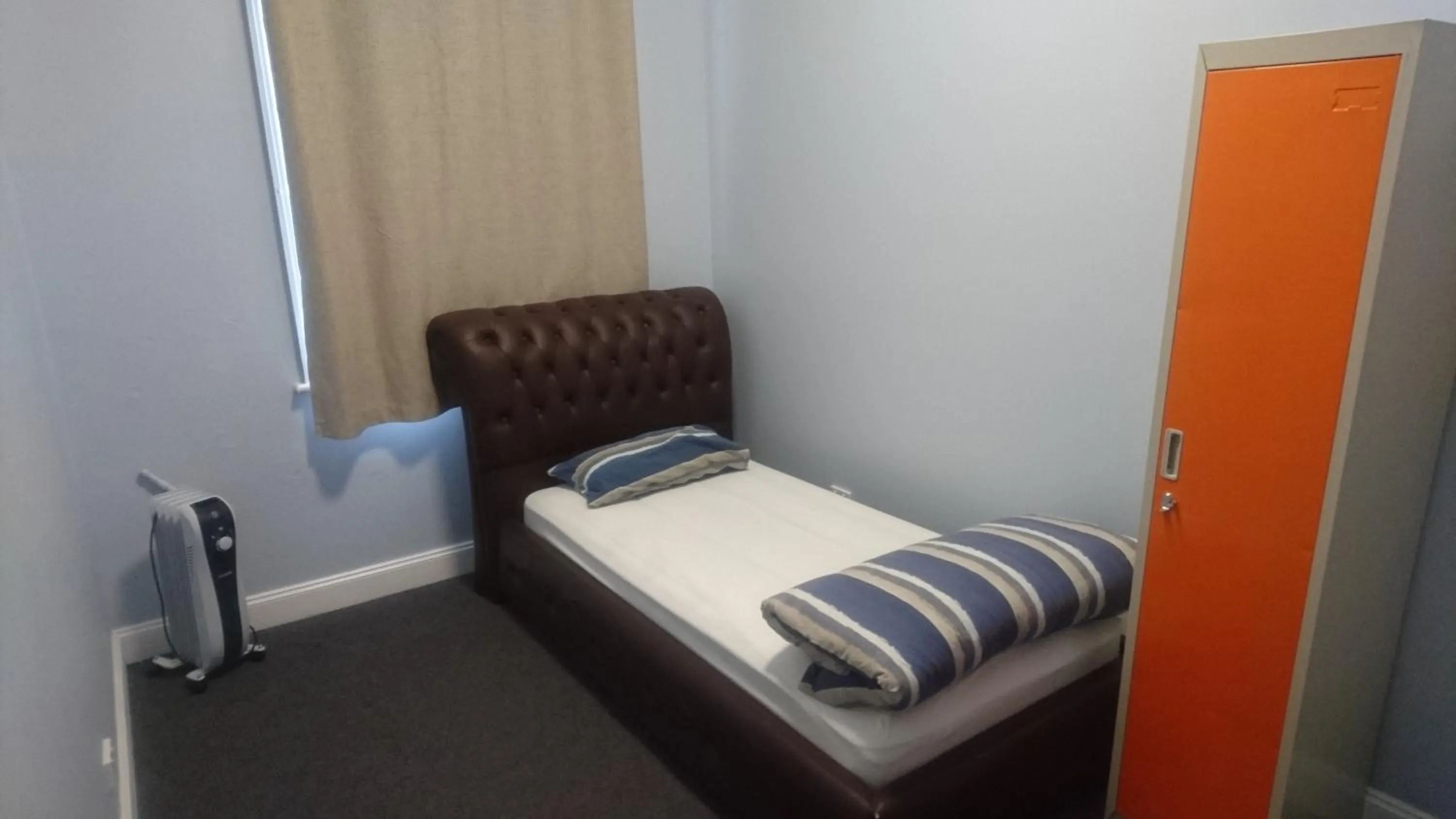 Bedroom, Bed in Backpackers Imperial Hotel