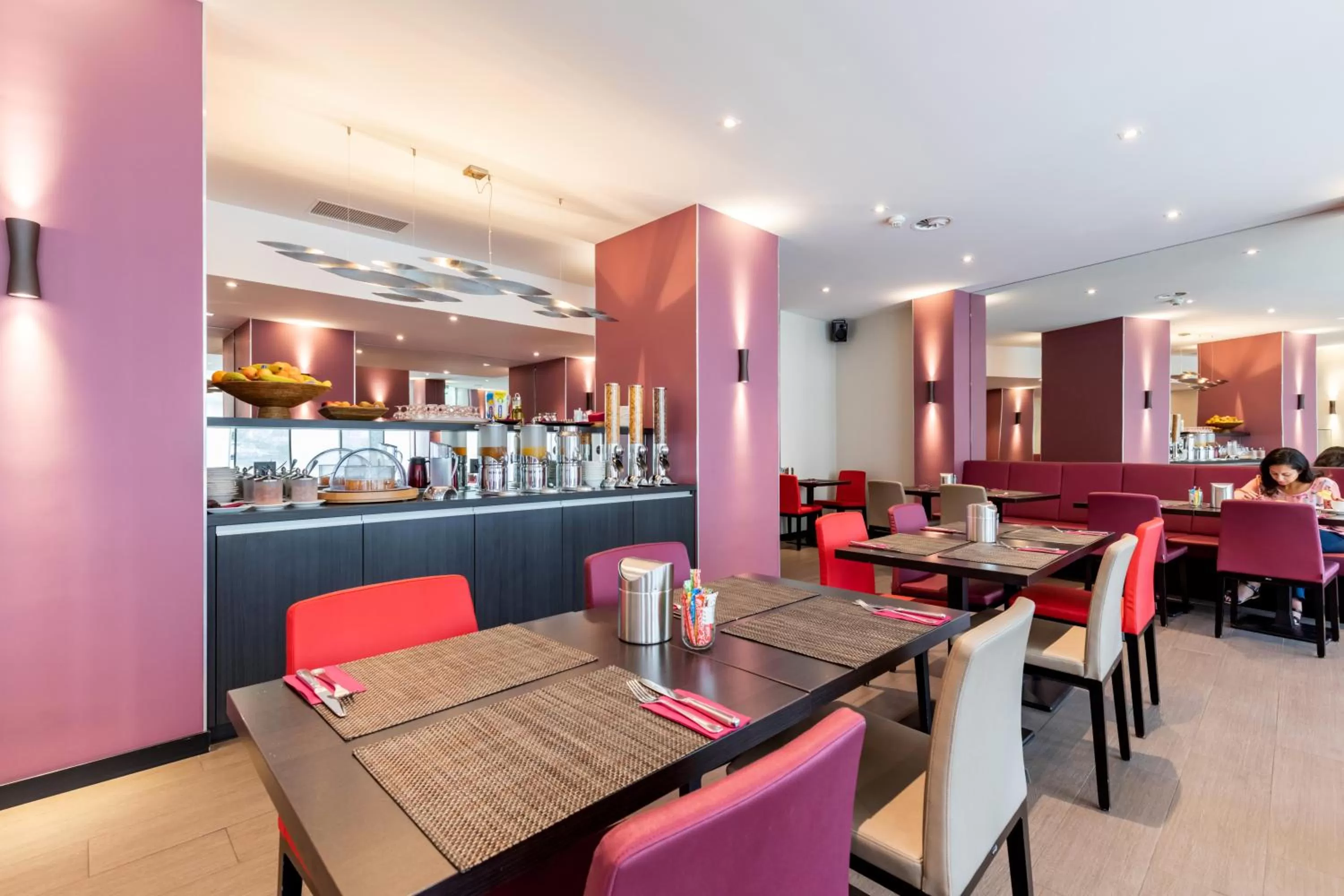 Restaurant/places to eat in Hôtel Les Nations