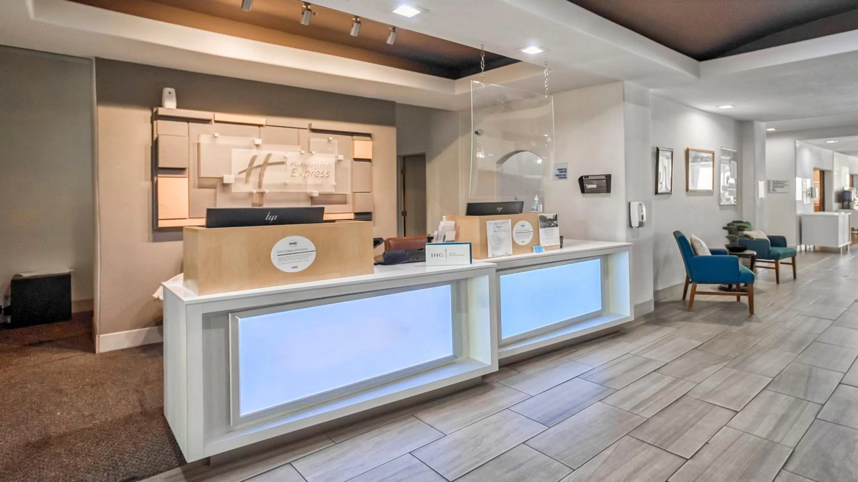 Lobby or reception in Holiday Inn Express and Suites Beeville by IHG