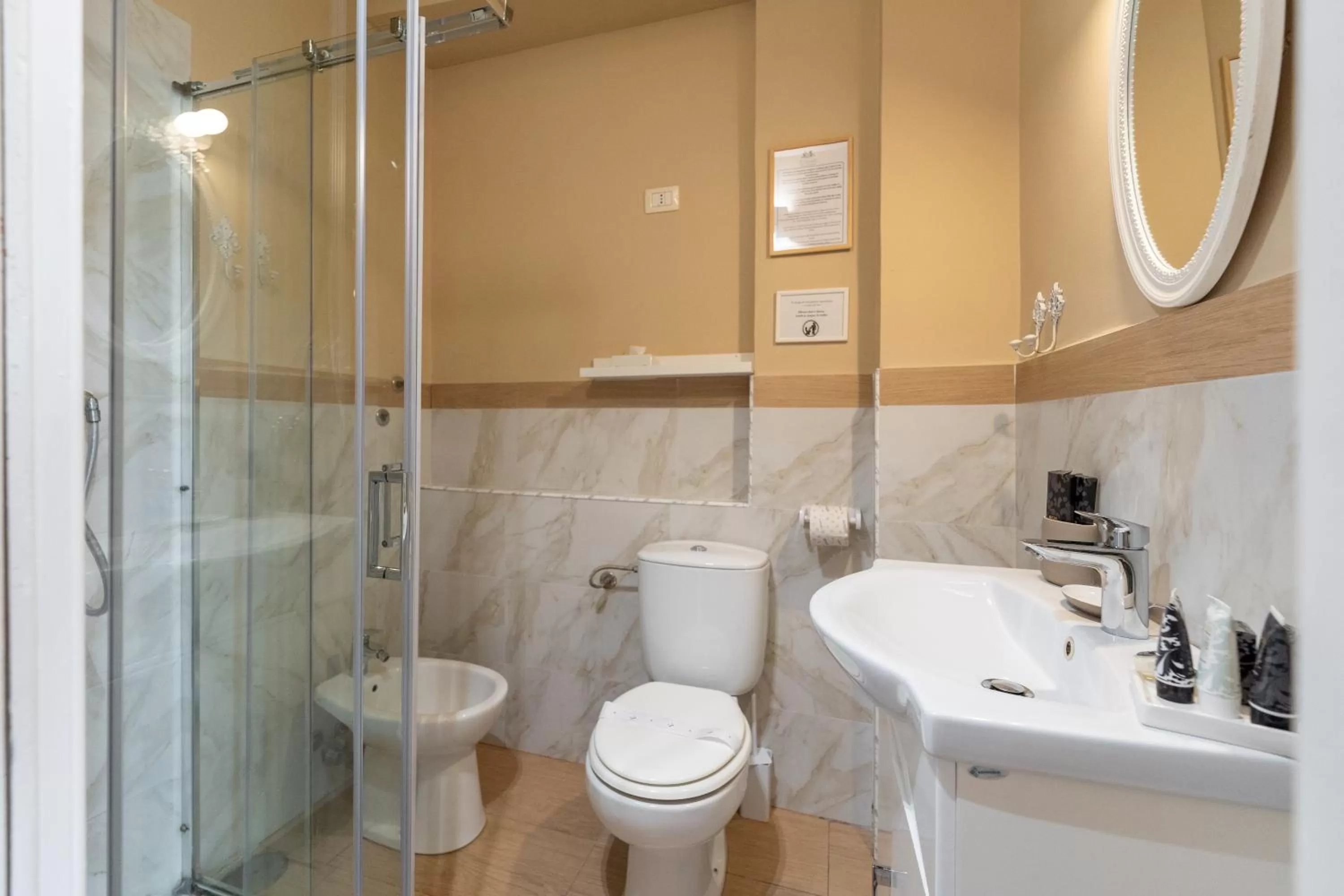 Shower in Joy's Bnb Ortigia