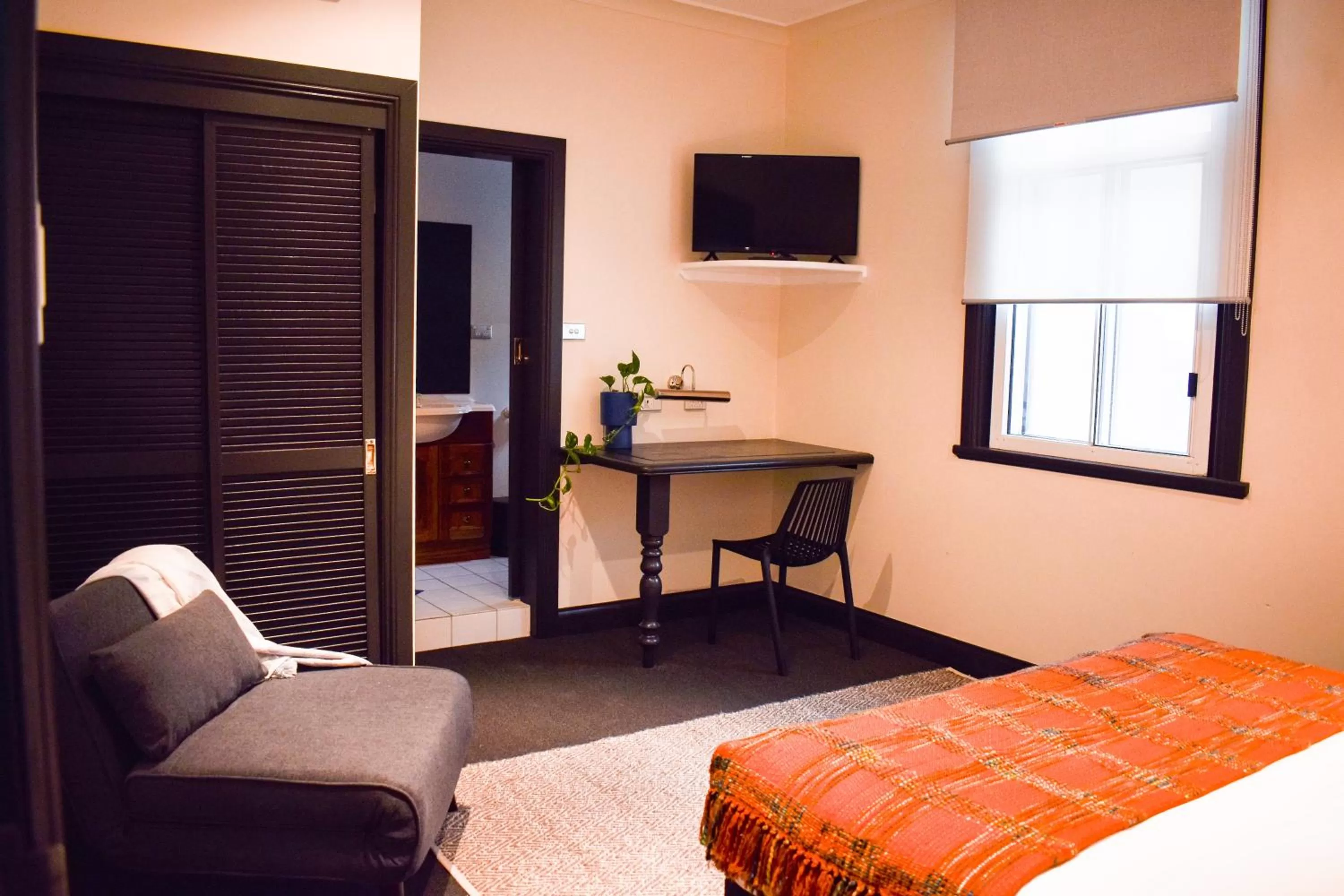 Bed in The Sherwood Hotel