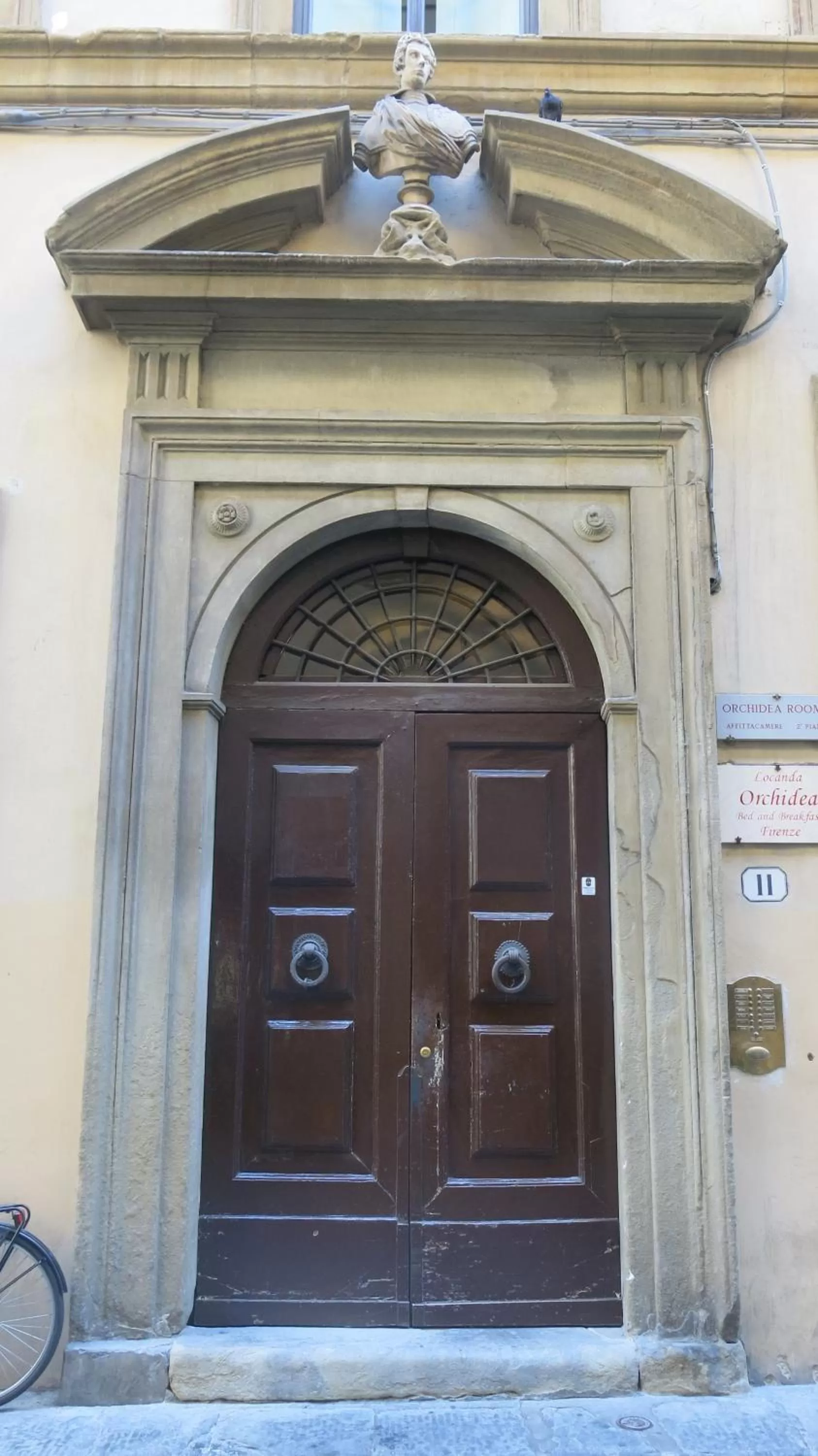 Facade/entrance in Locanda Orchidea