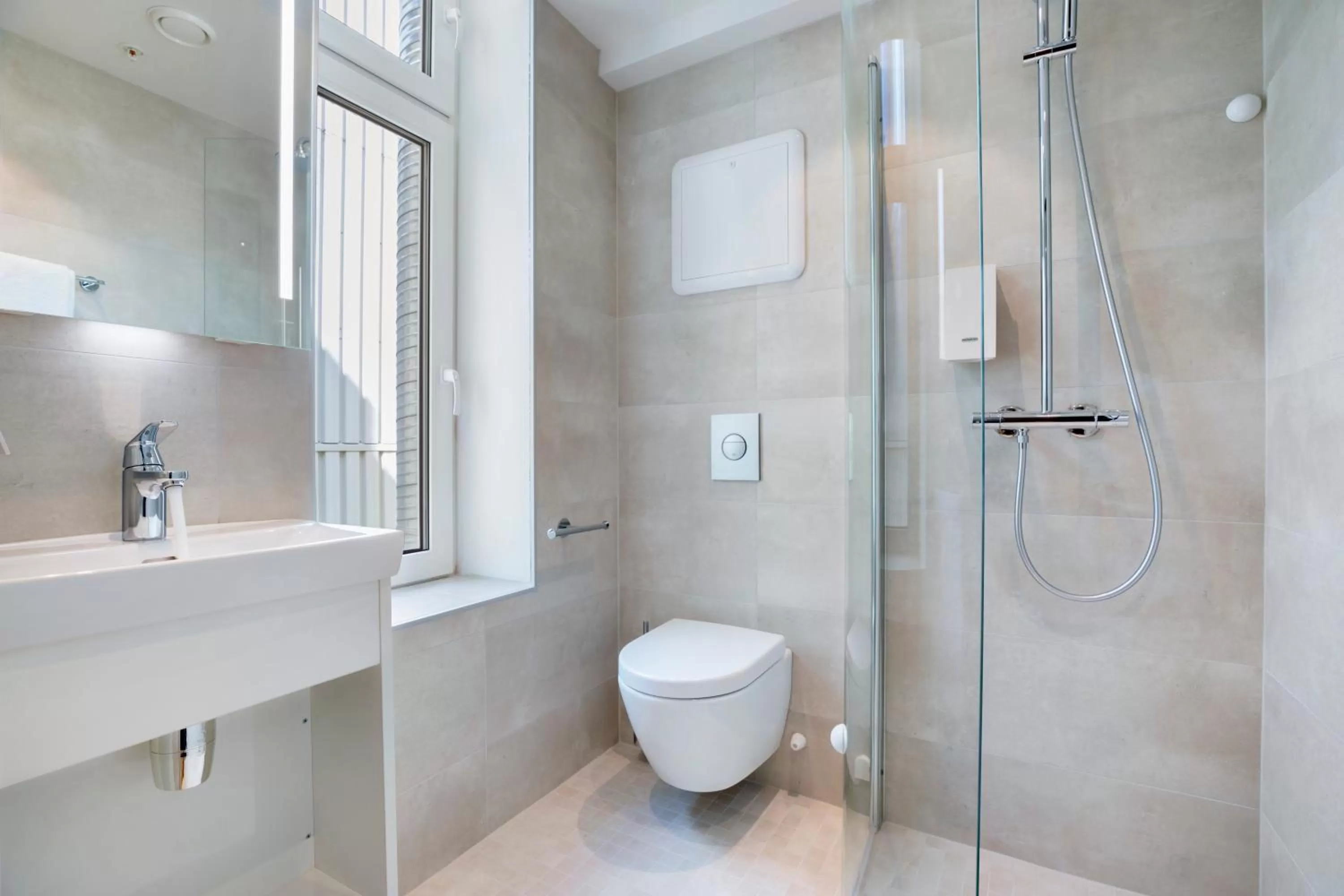 Shower in Bergen Harbour Hotel, WorldHotels Crafted