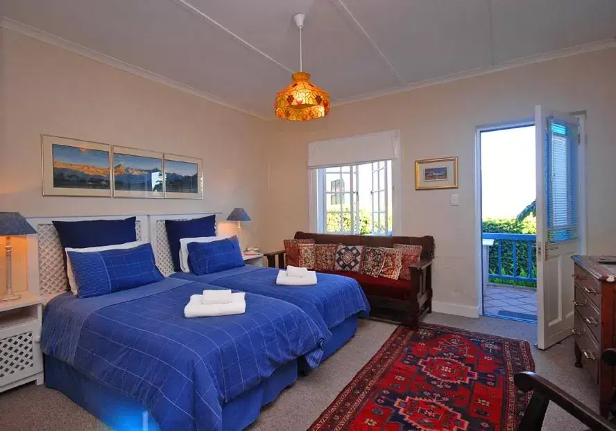 Guinea Fowl Lodge - Lagoon & Heads View B&B, Central Knysna Guinea Fowl Lodge - Lagoon & Heads View B&B, Central Knysna