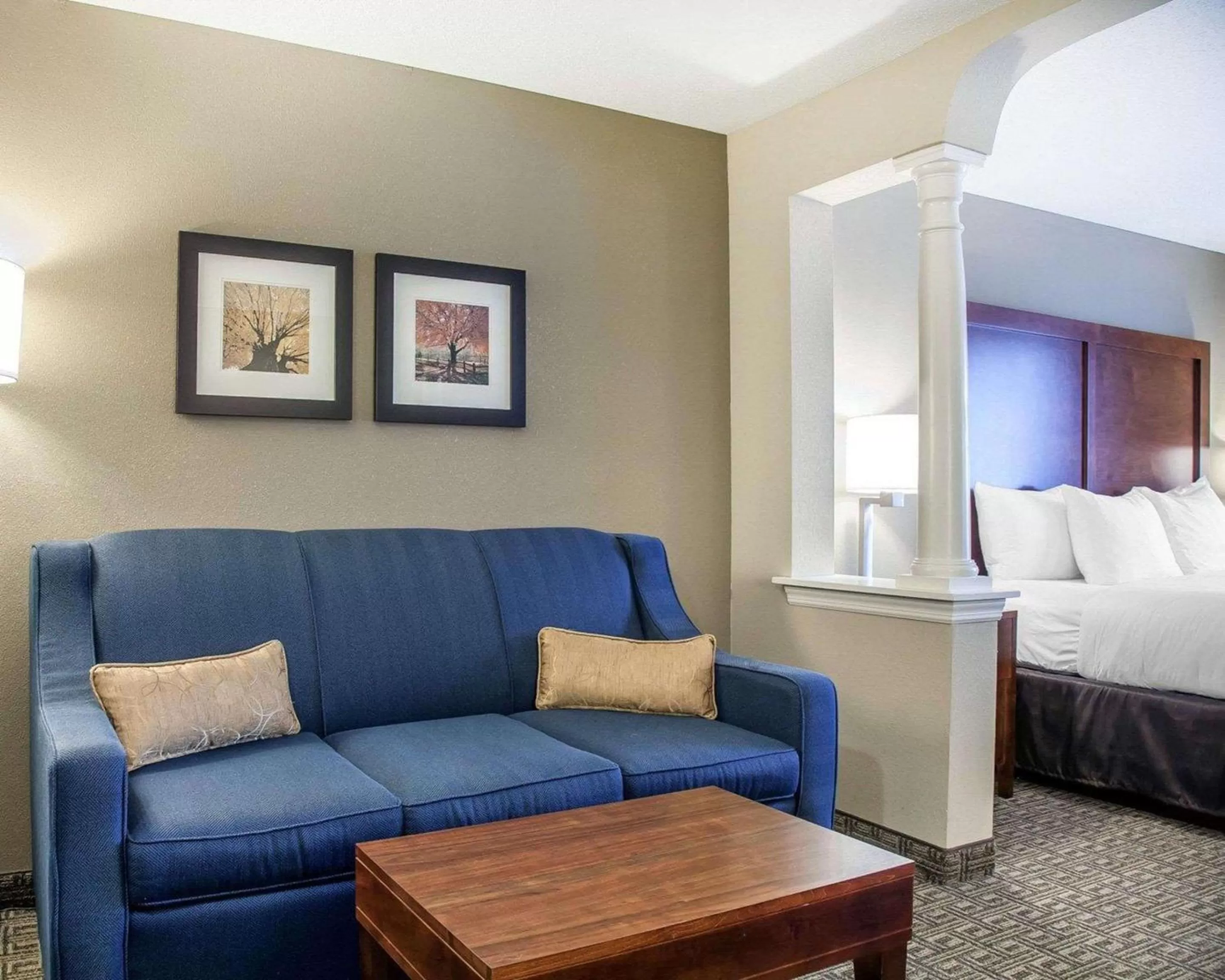 Bedroom, Bed in Comfort Inn & Suites Sturbridge-Brimfield