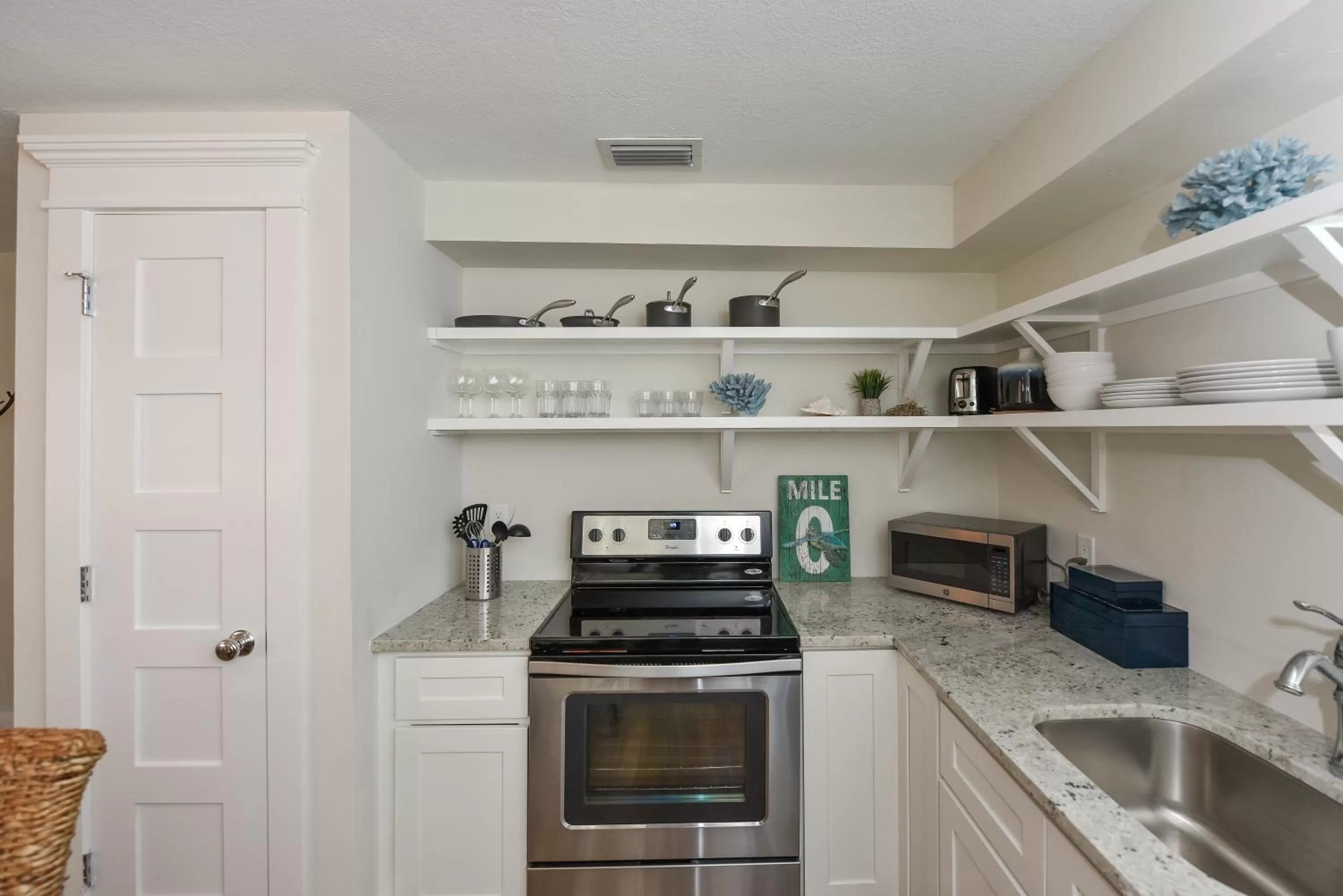 Kitchen or kitchenette in Tropical Breeze Resort