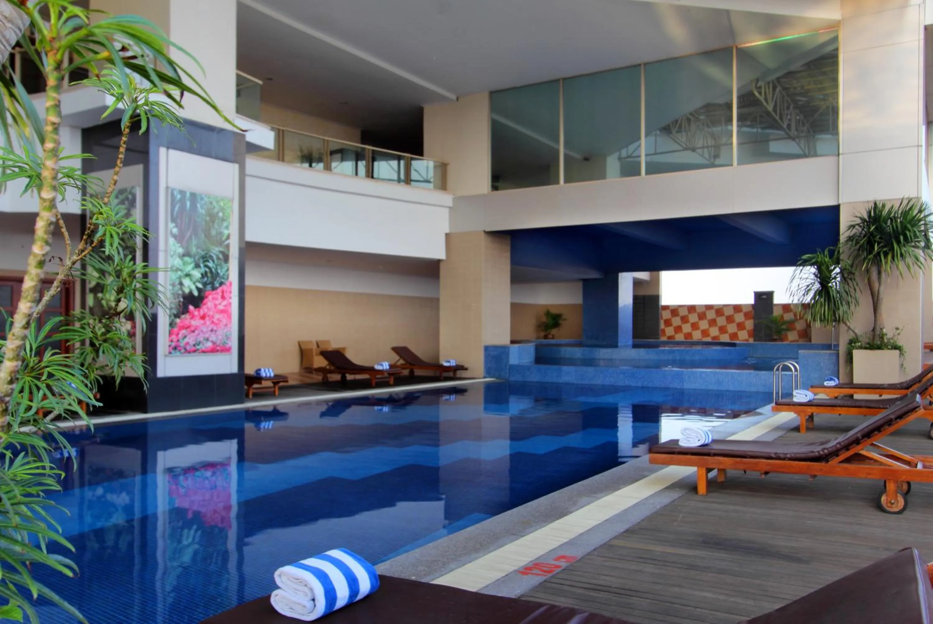 Swimming pool in Best Western Mangga Dua Hotel & Residence