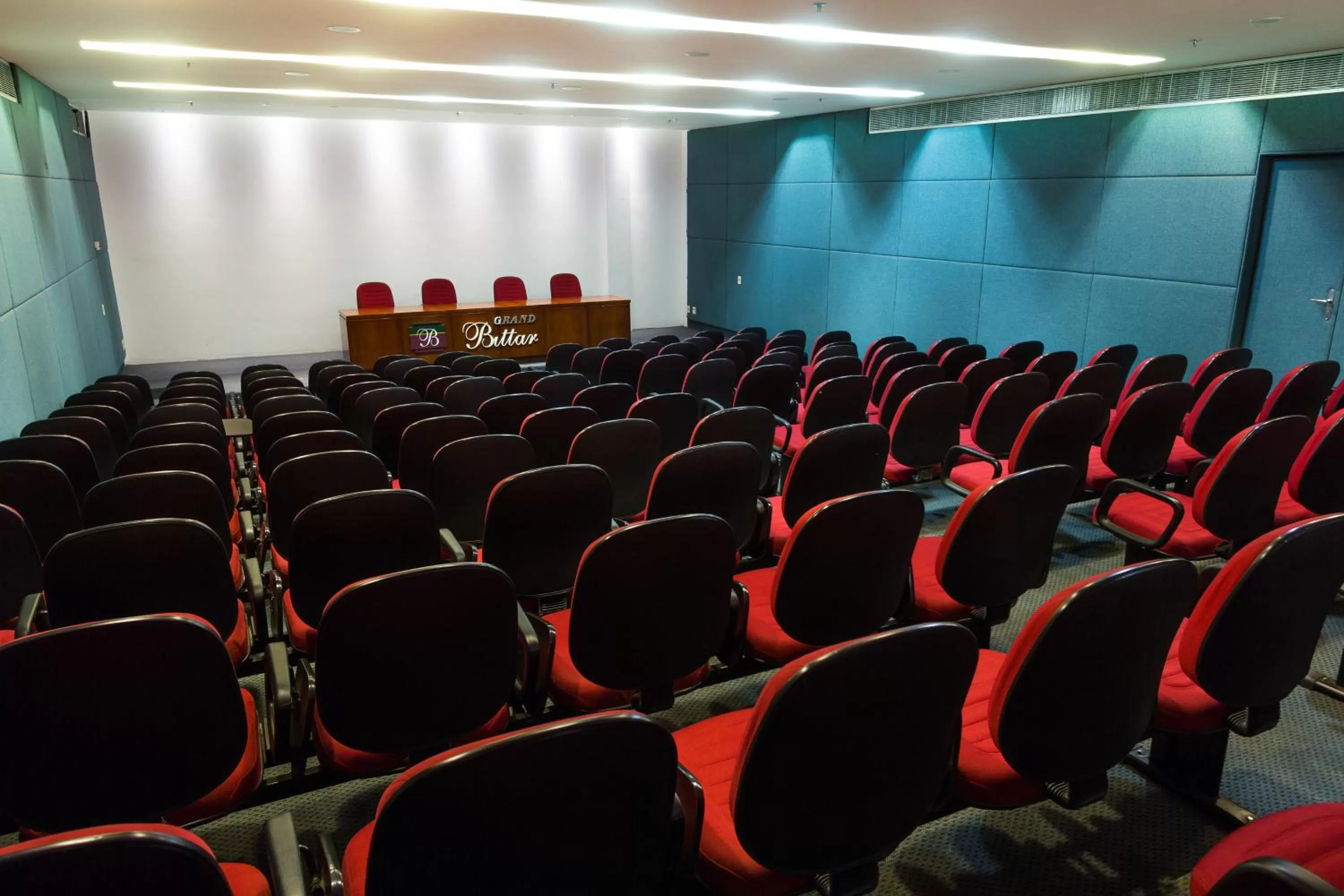 Business facilities in Grand Bittar Hotel