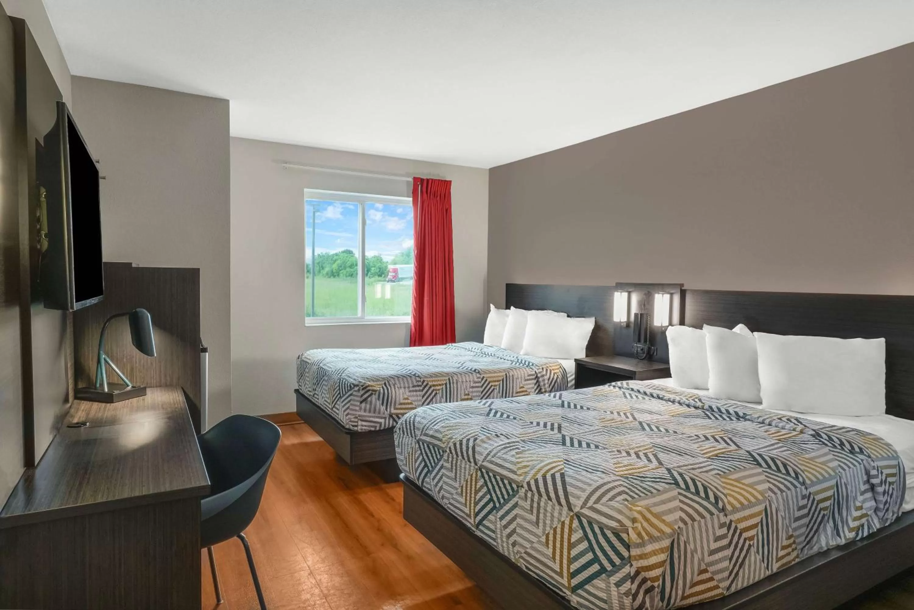 Photo of the whole room, Bed in Motel 6-Montgomery, AL - Airport