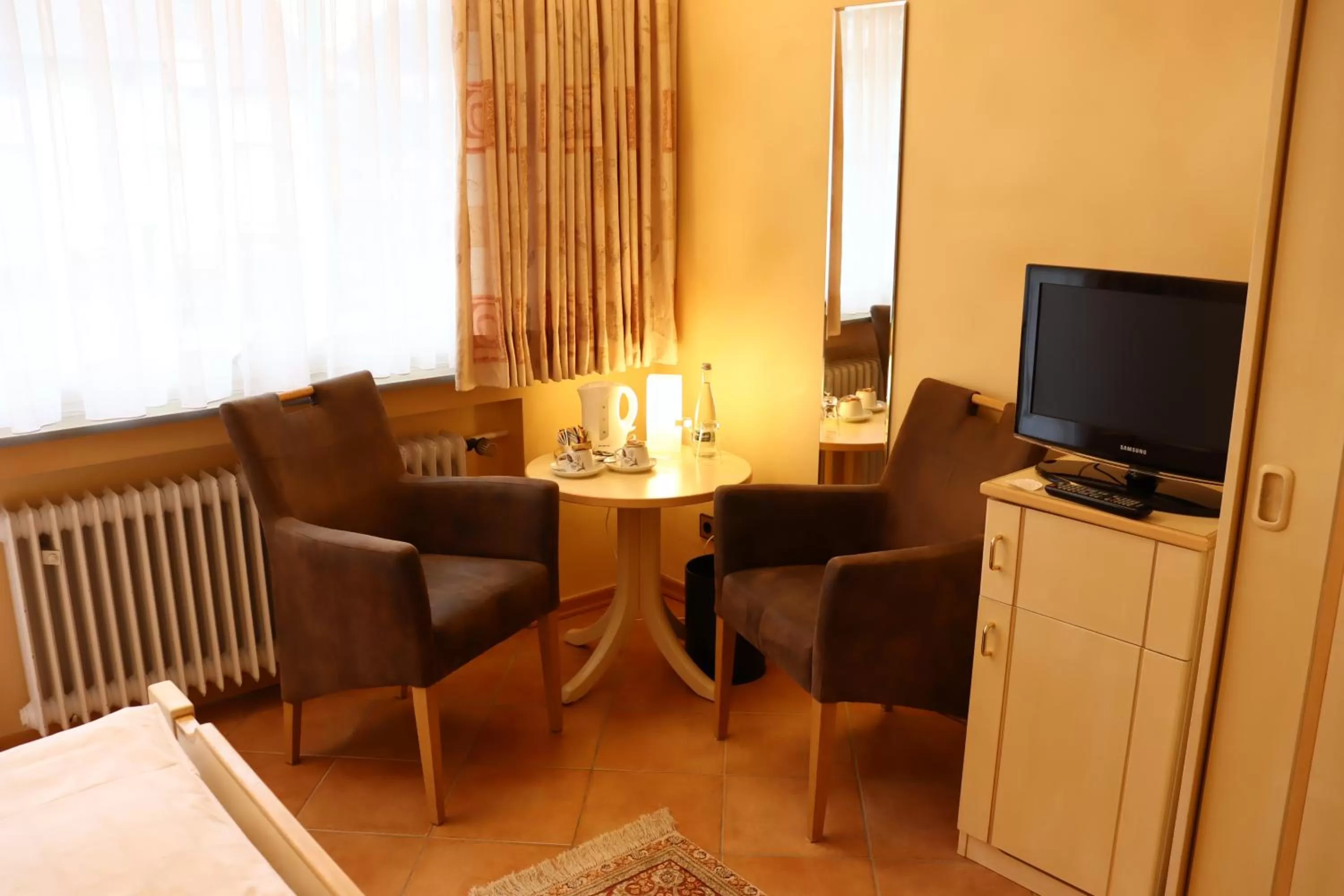 Coffee/tea facilities, TV/Entertainment Center in Haus Hubertus