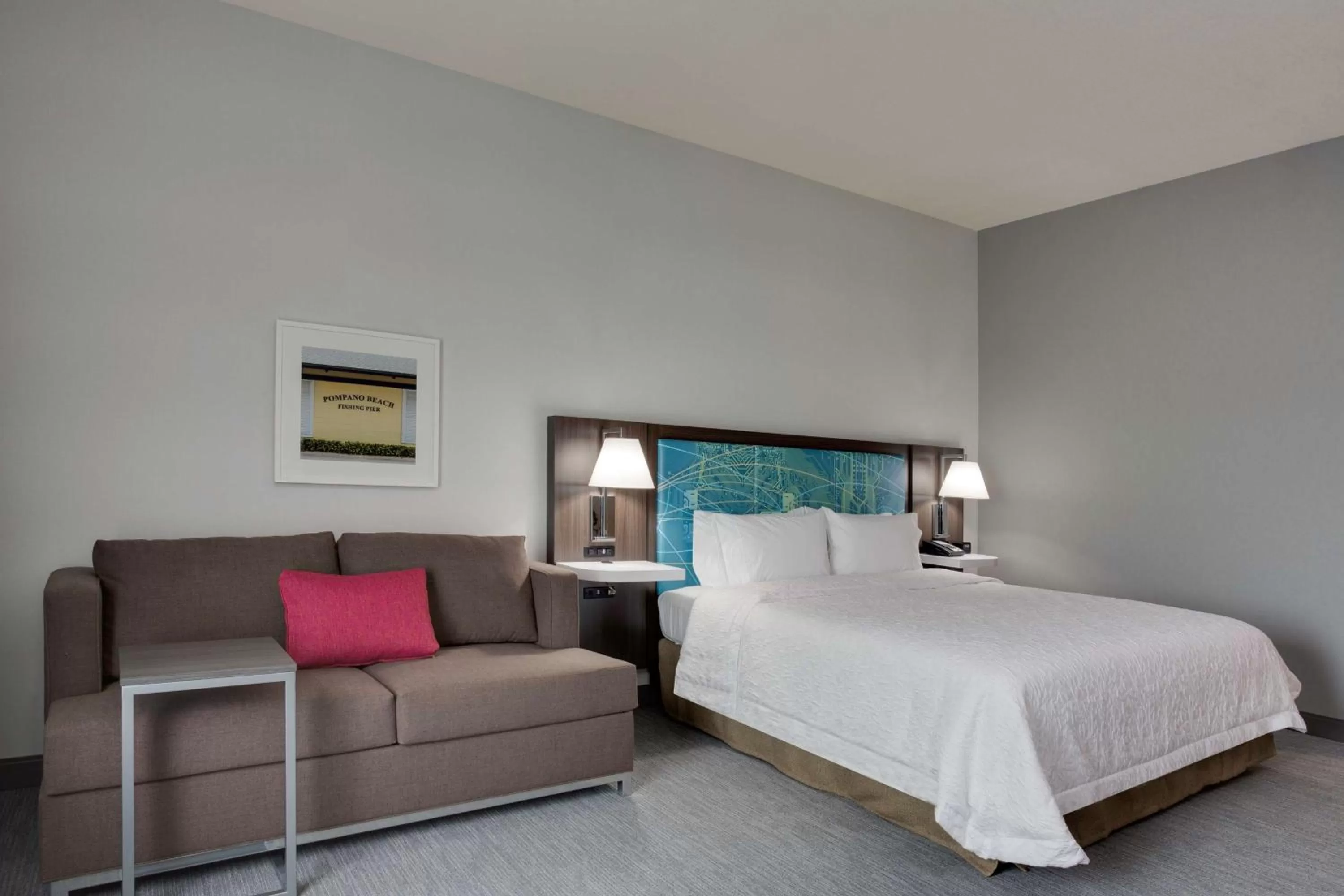 Living room, Bed in Hampton Inn Fort Lauderdale Pompano Beach