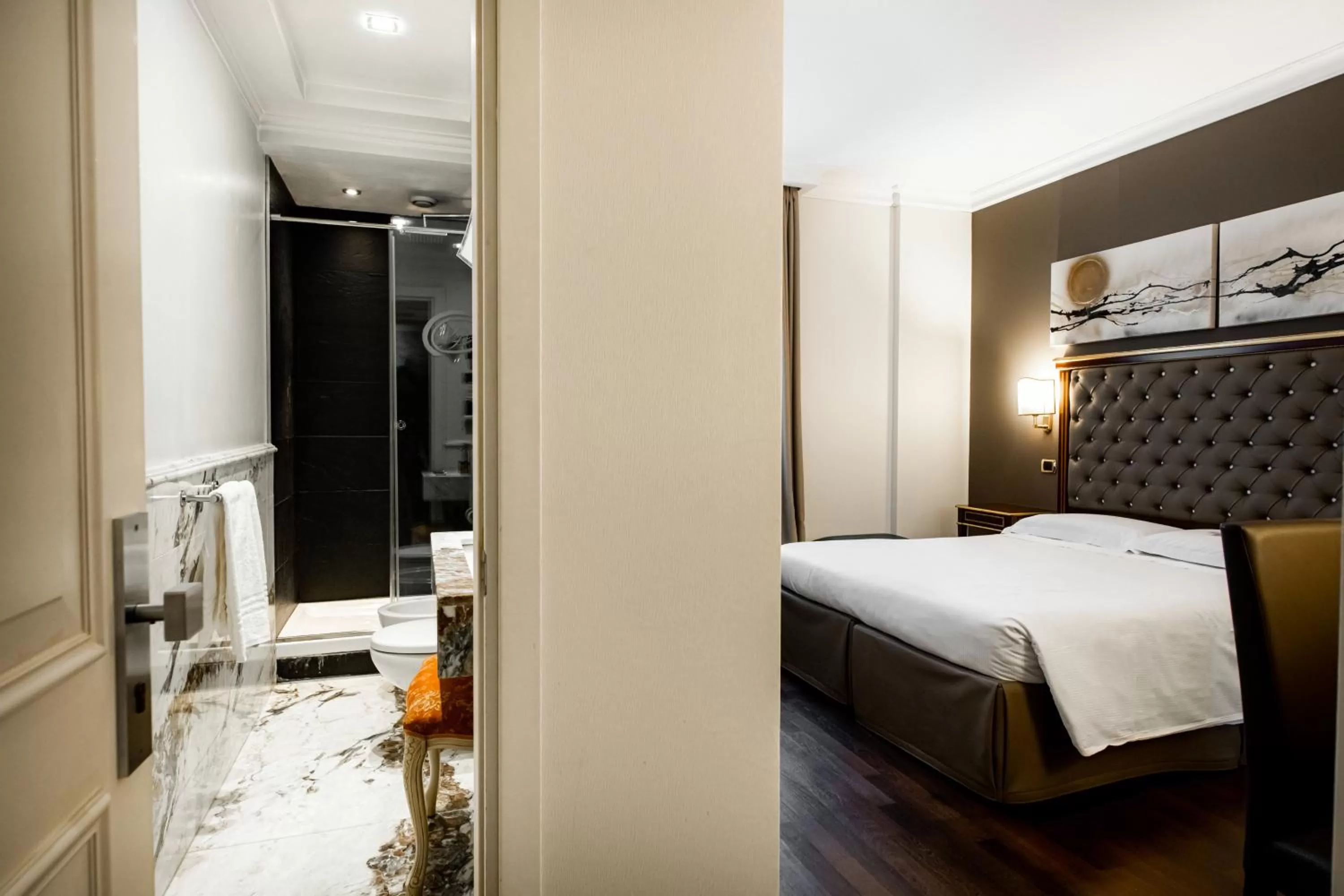 Bathroom, Bed in Trilussa Palace Hotel Congress & Spa