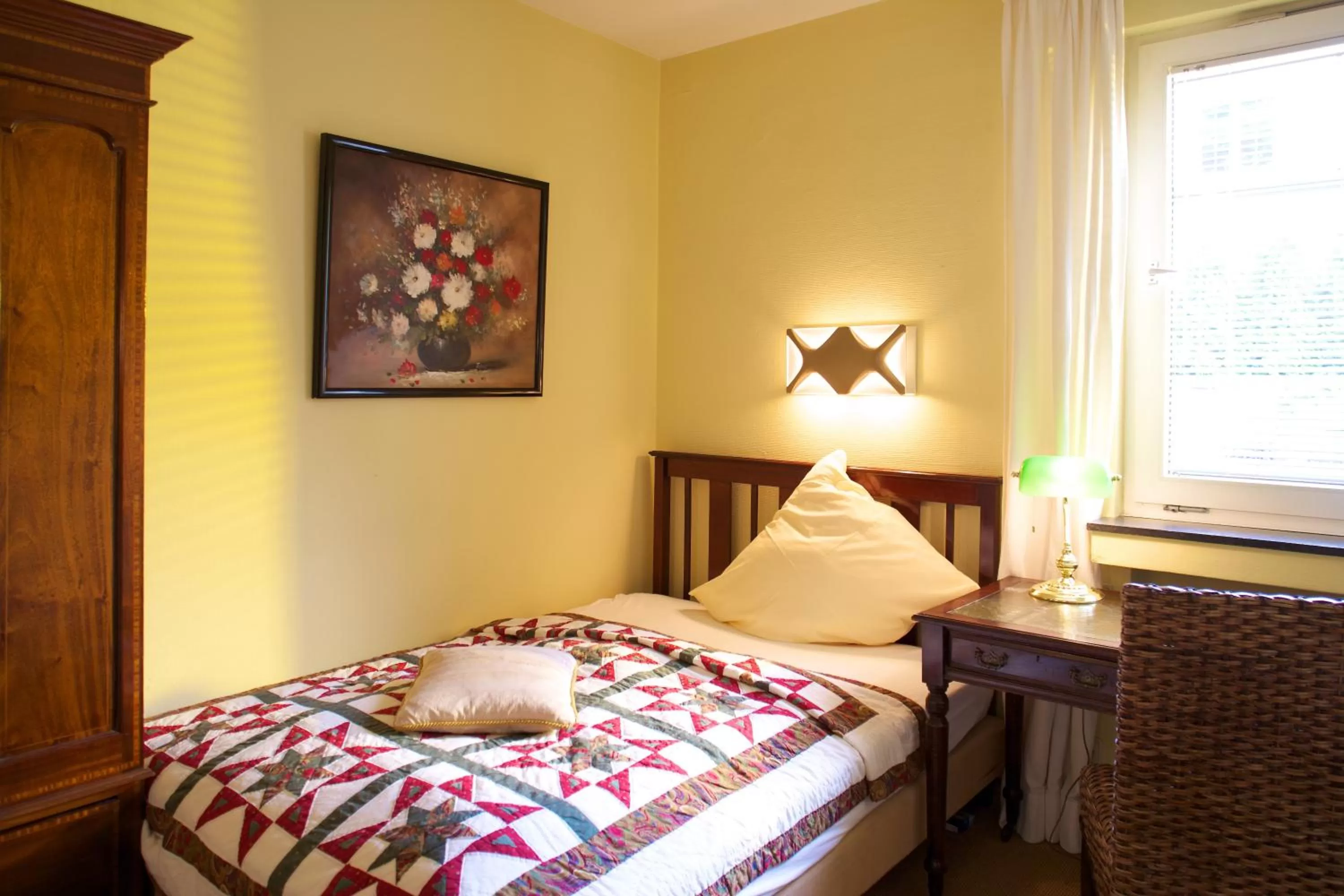 Photo of the whole room, Bed in Hotel Villa Meererbusch