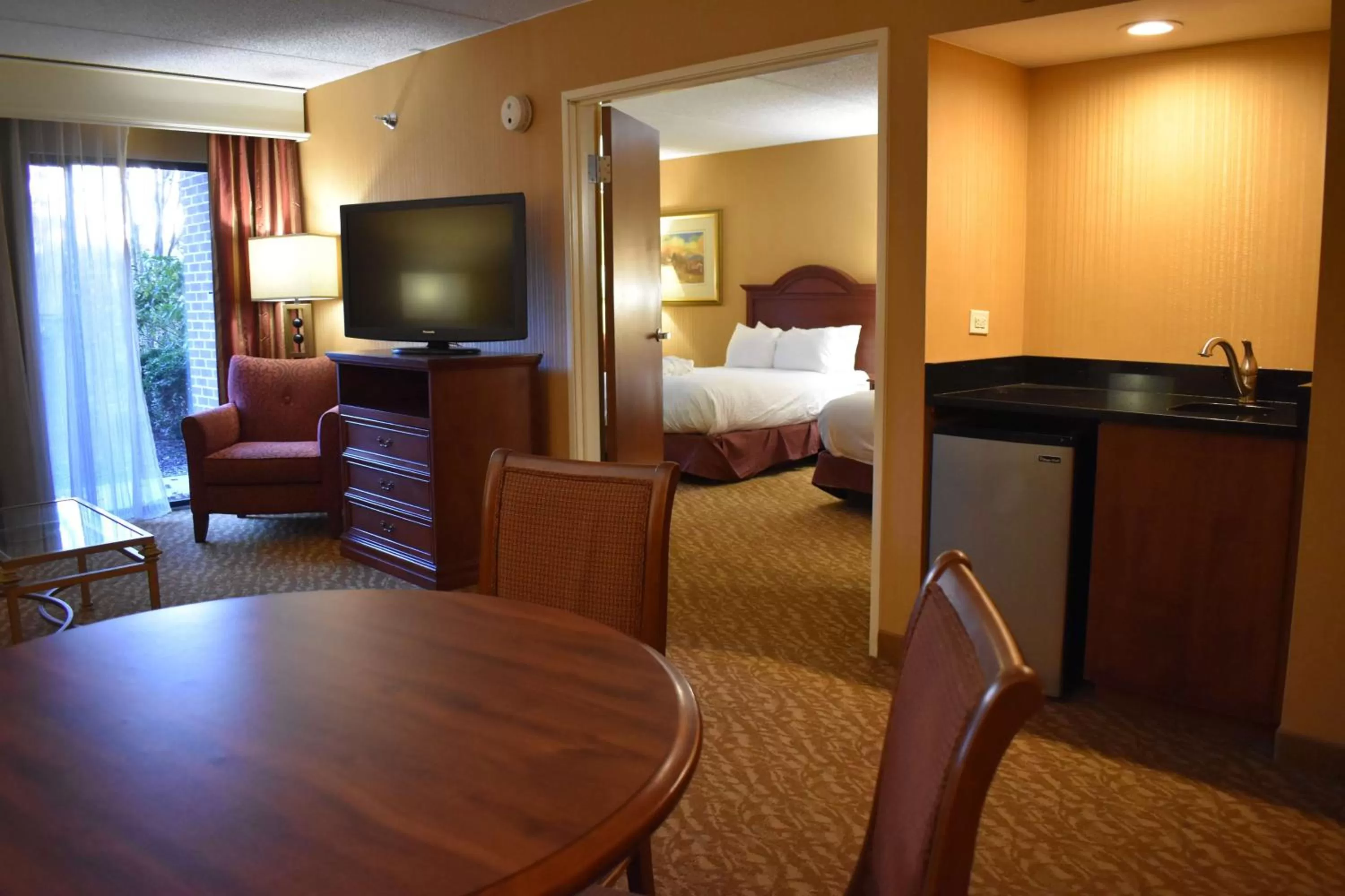 Photo of the whole room, Bed in DoubleTree by Hilton Biltmore/Asheville