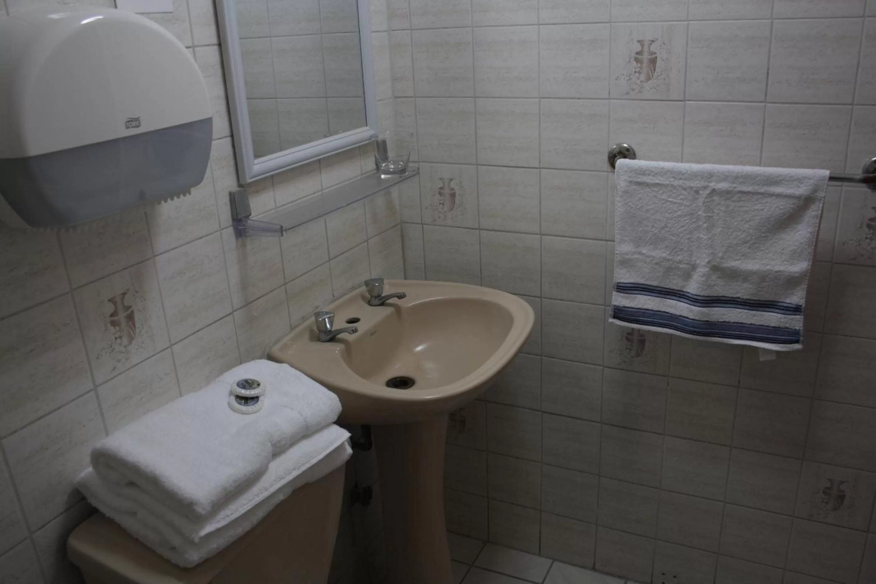 Bathroom in Hotel Velero Centro