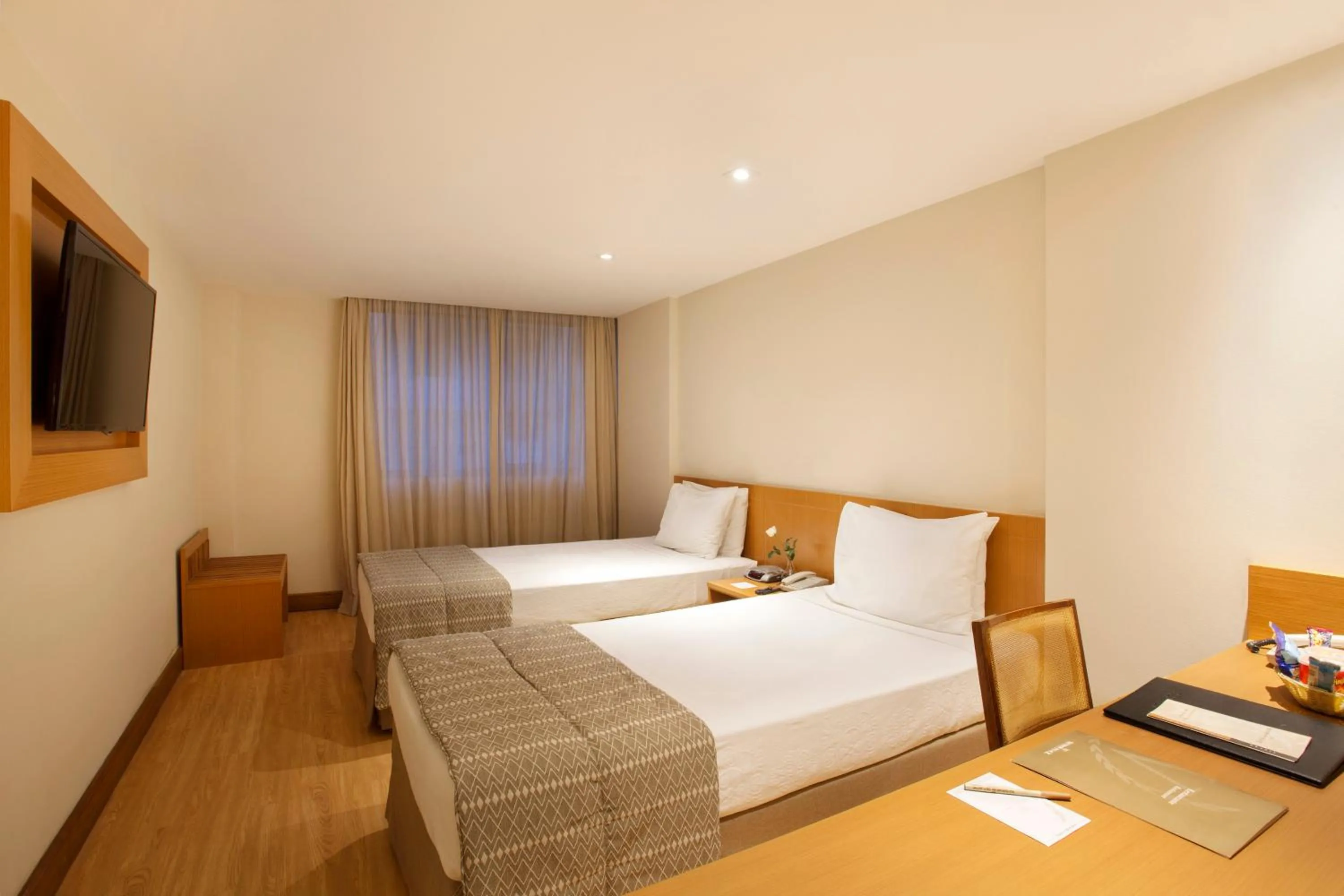 Photo of the whole room, Bed in Windsor Palace Copacabana